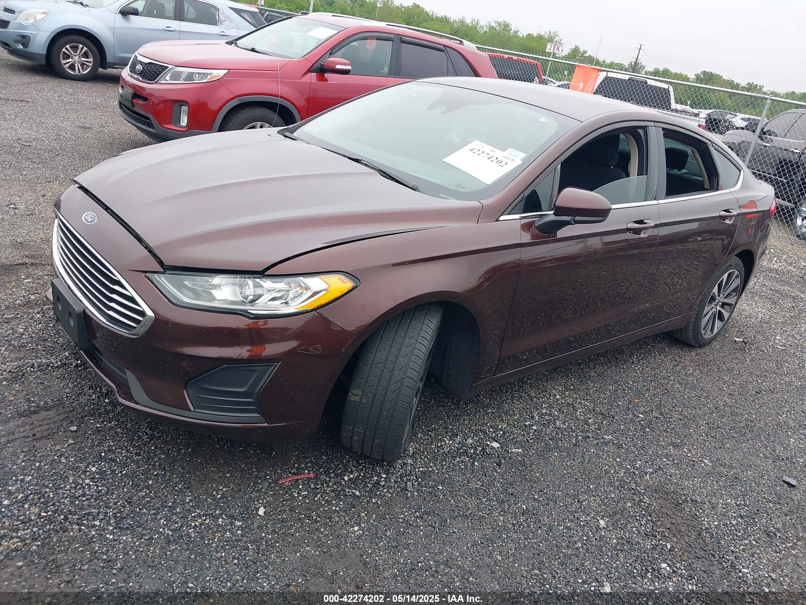 FORD FUSION image 2