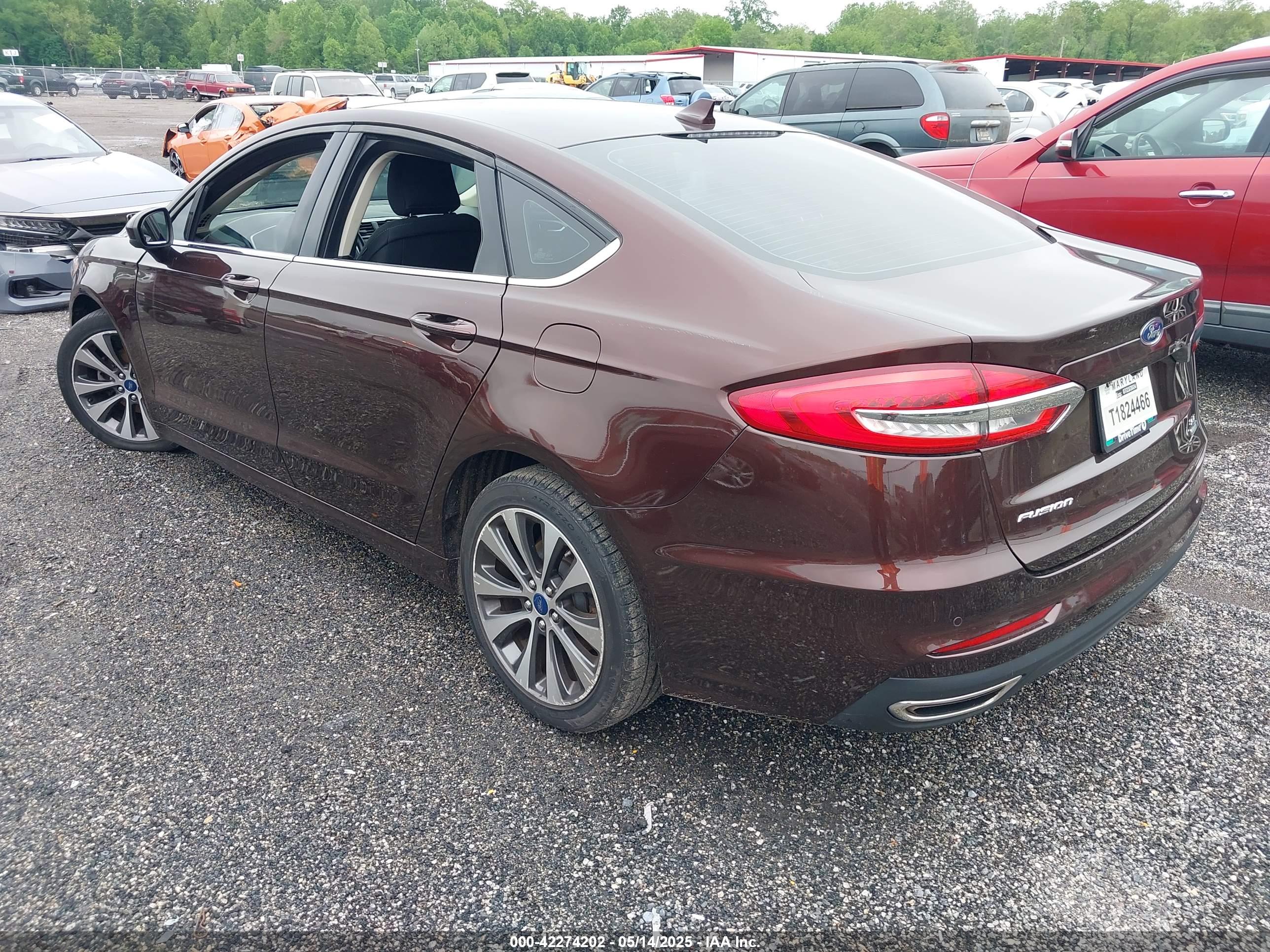 FORD FUSION image 3