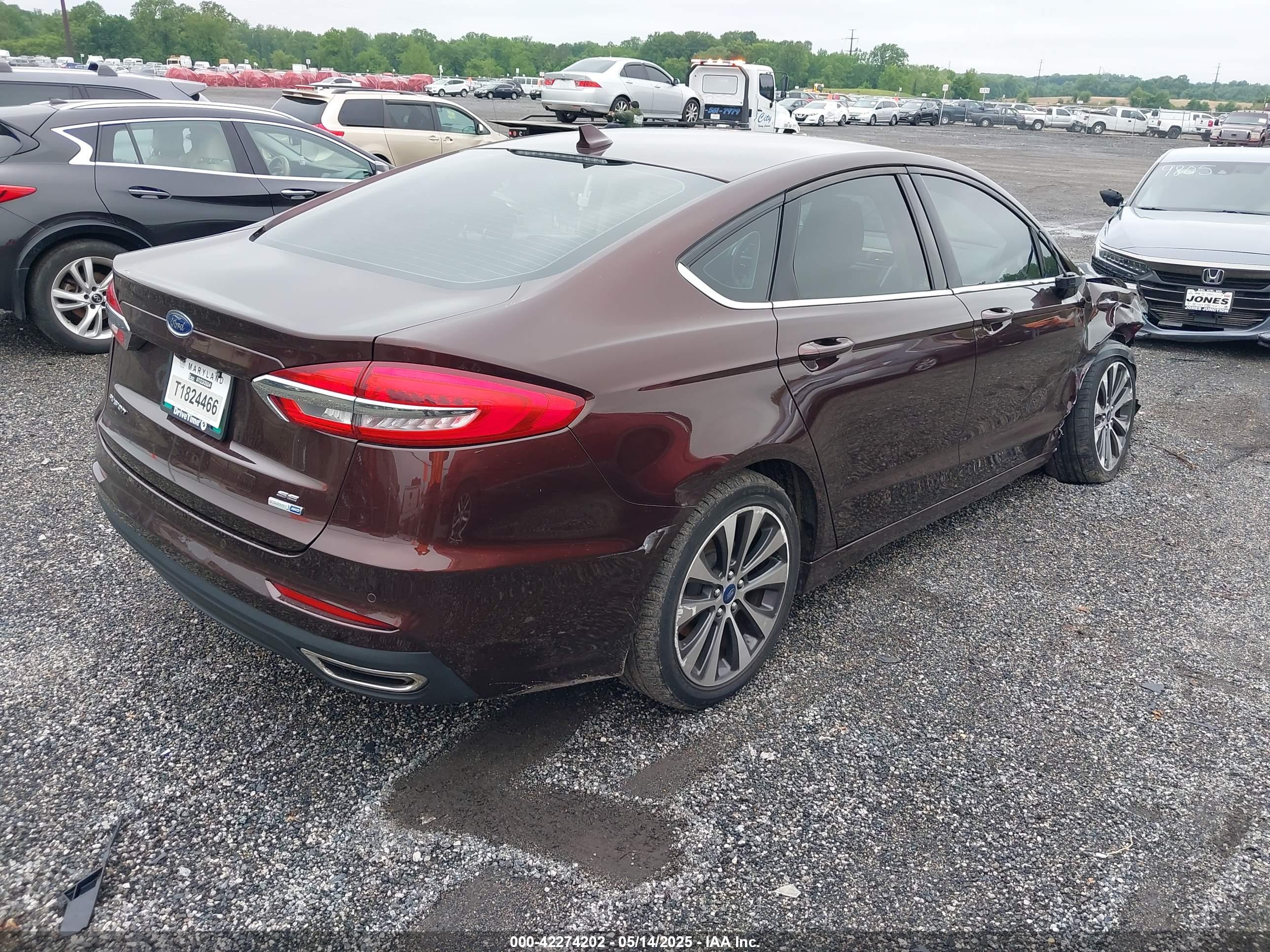FORD FUSION image 4