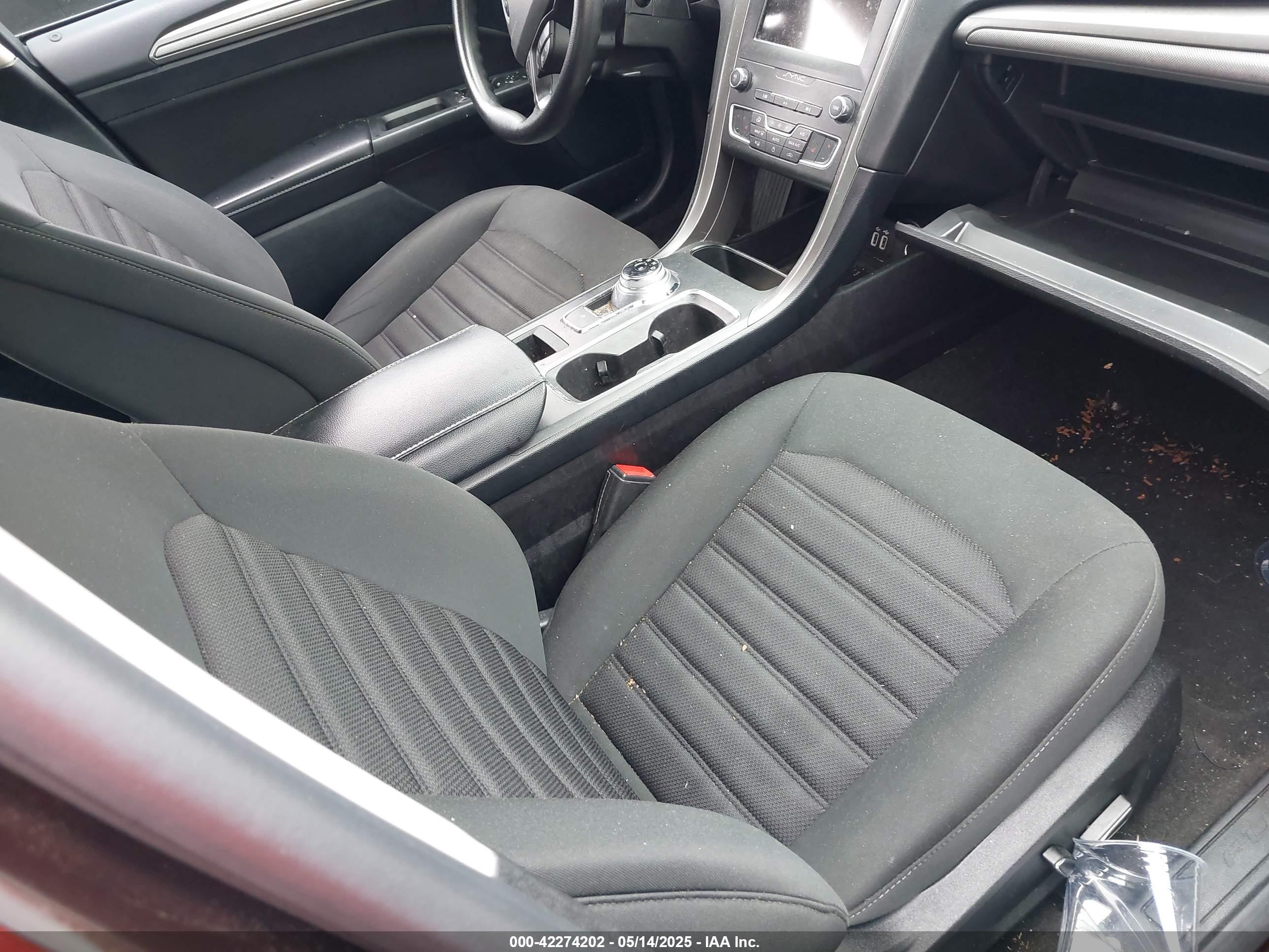 FORD FUSION image 5