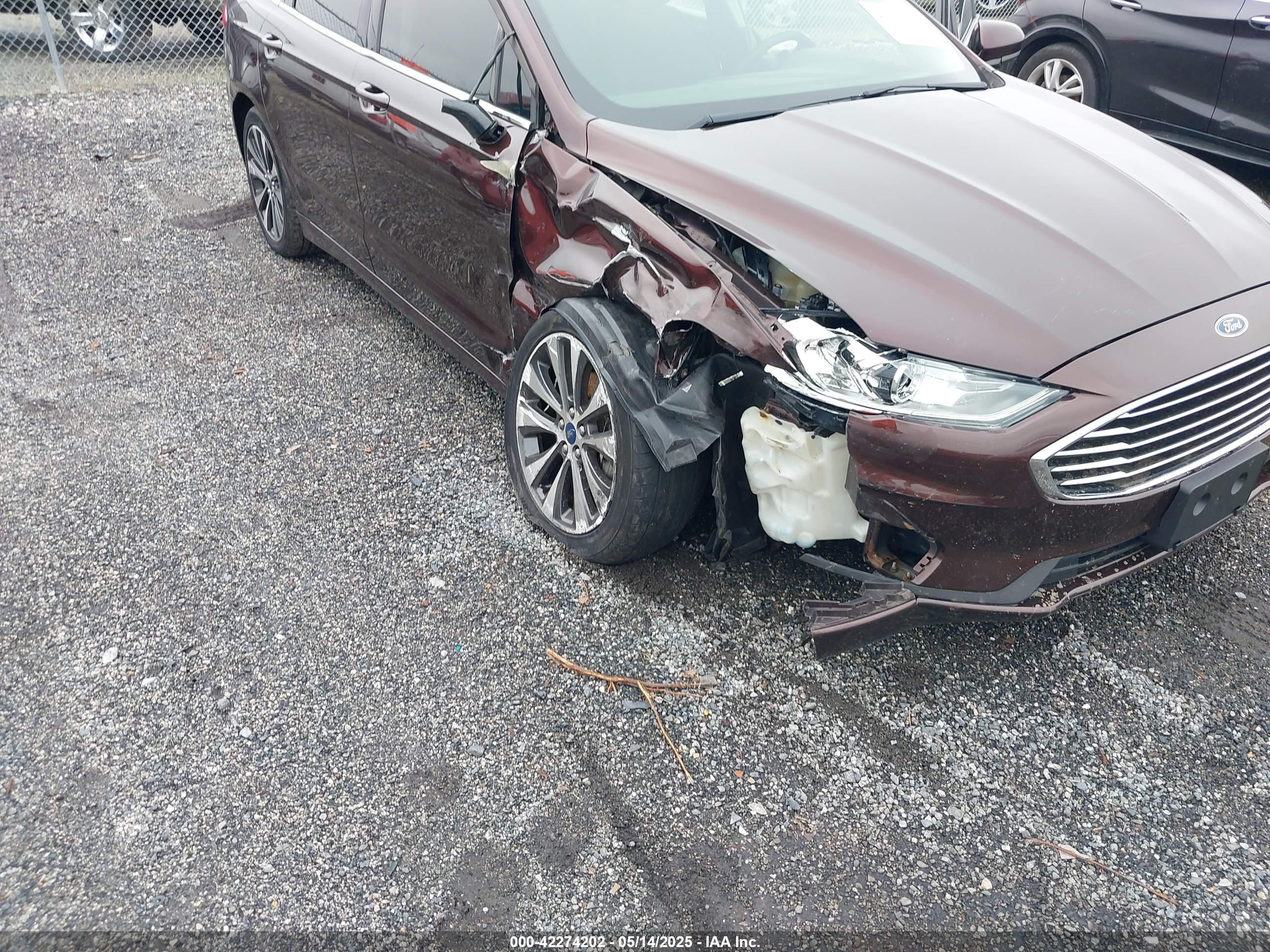 FORD FUSION image 6
