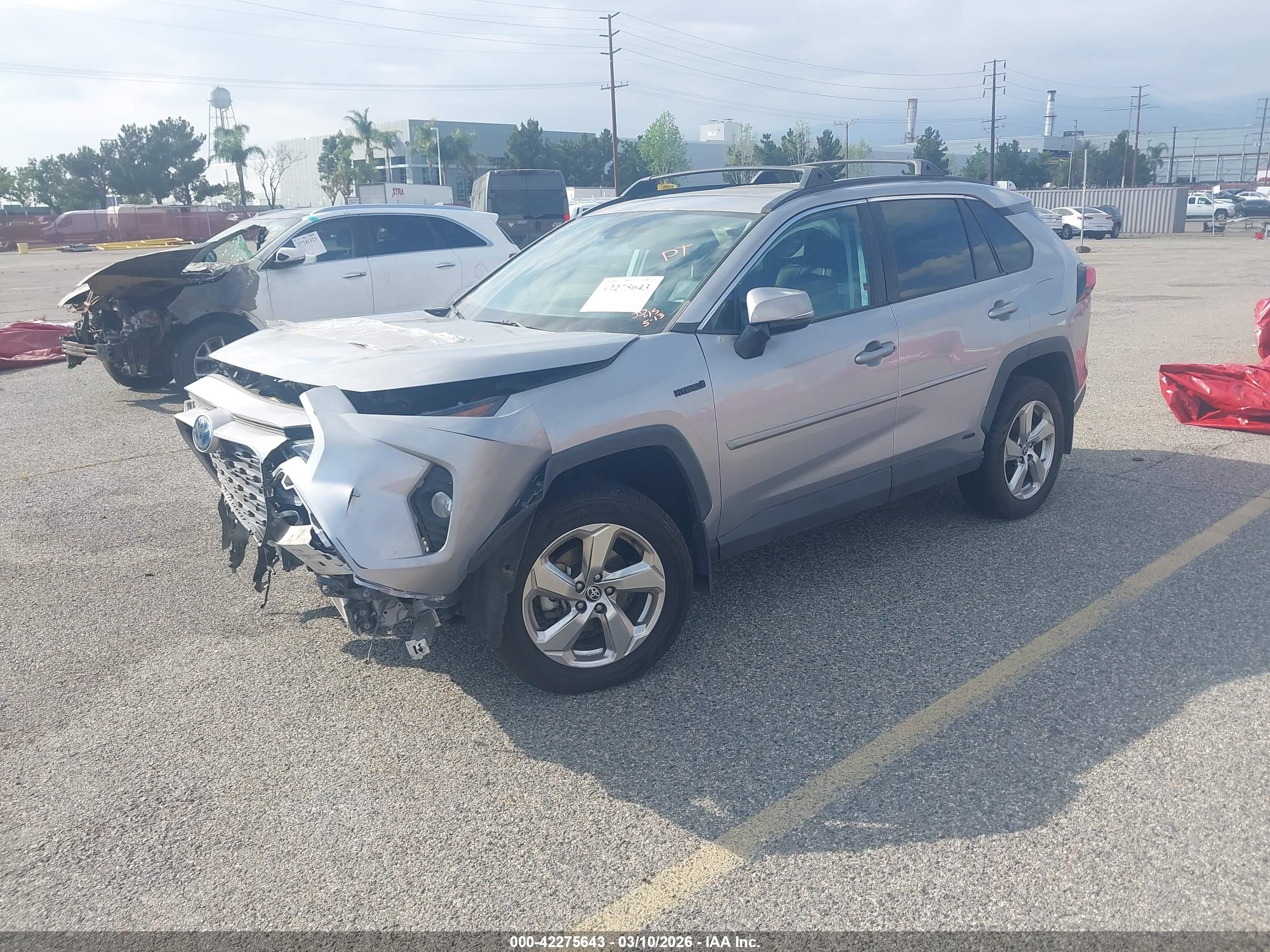 TOYOTA RAV4 image 2