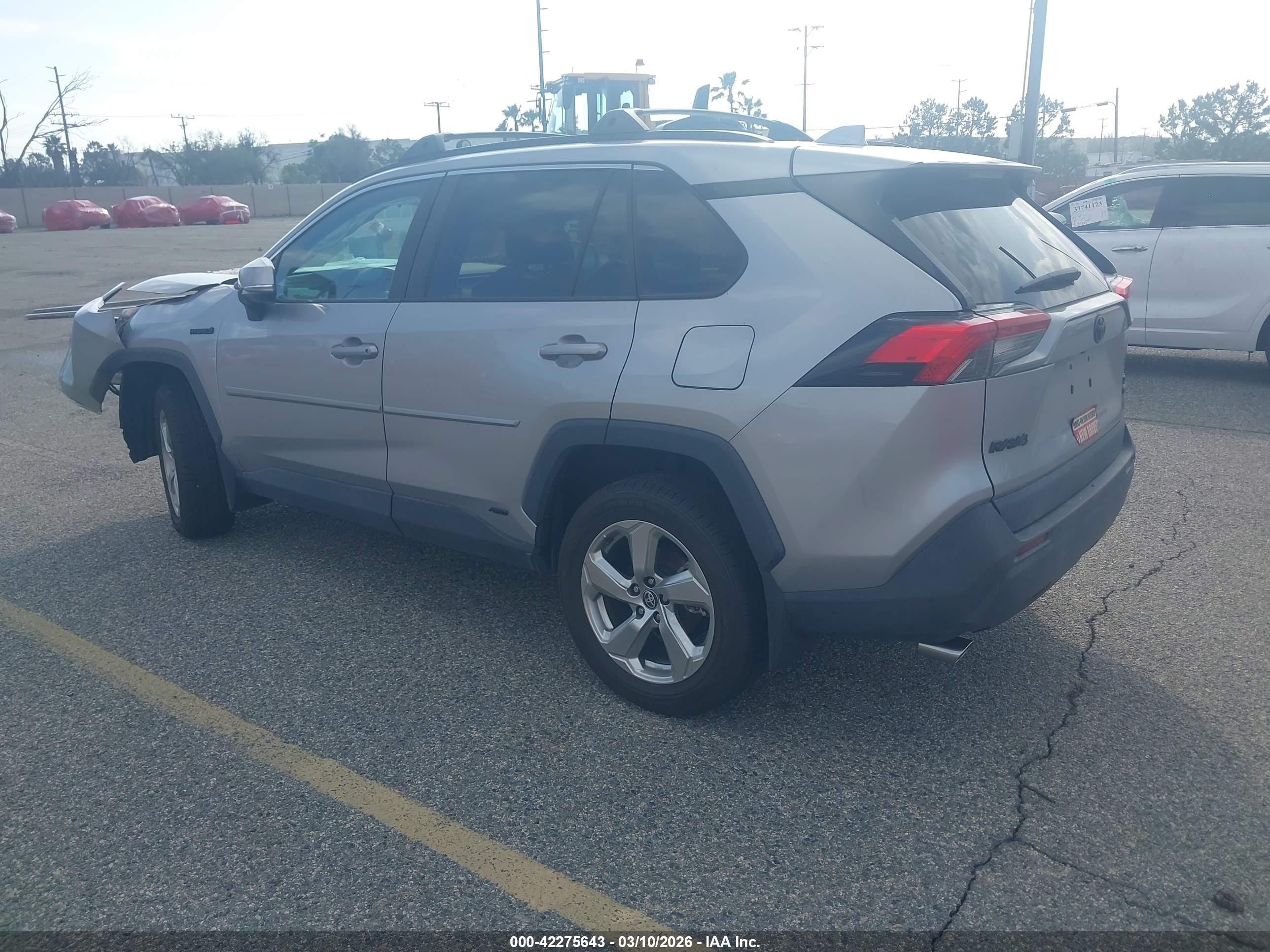 TOYOTA RAV4 image 3