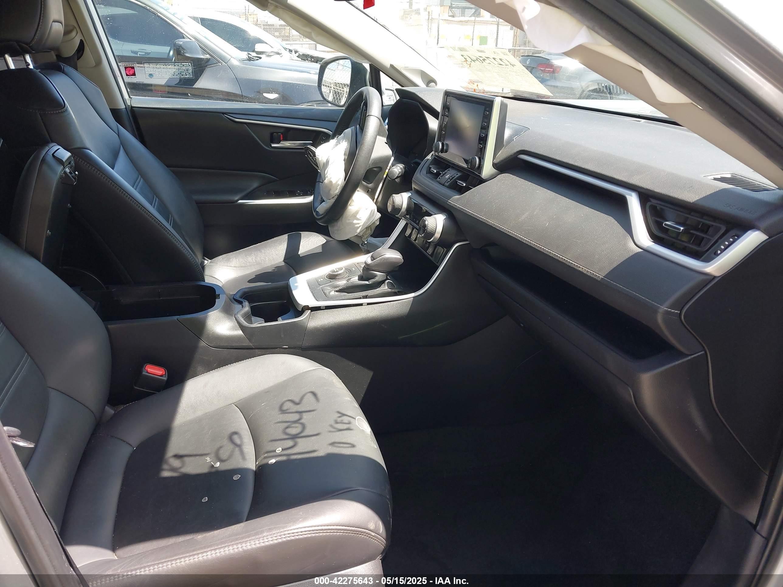 TOYOTA RAV4 image 5