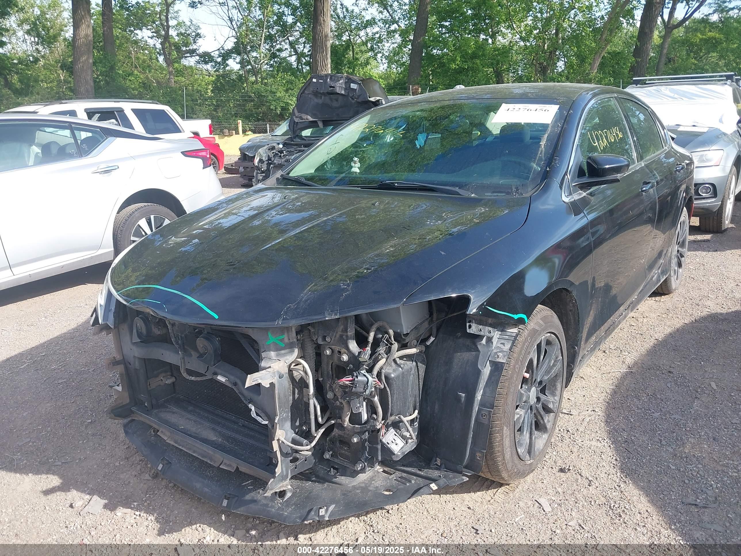 CHRYSLER 200 image 2