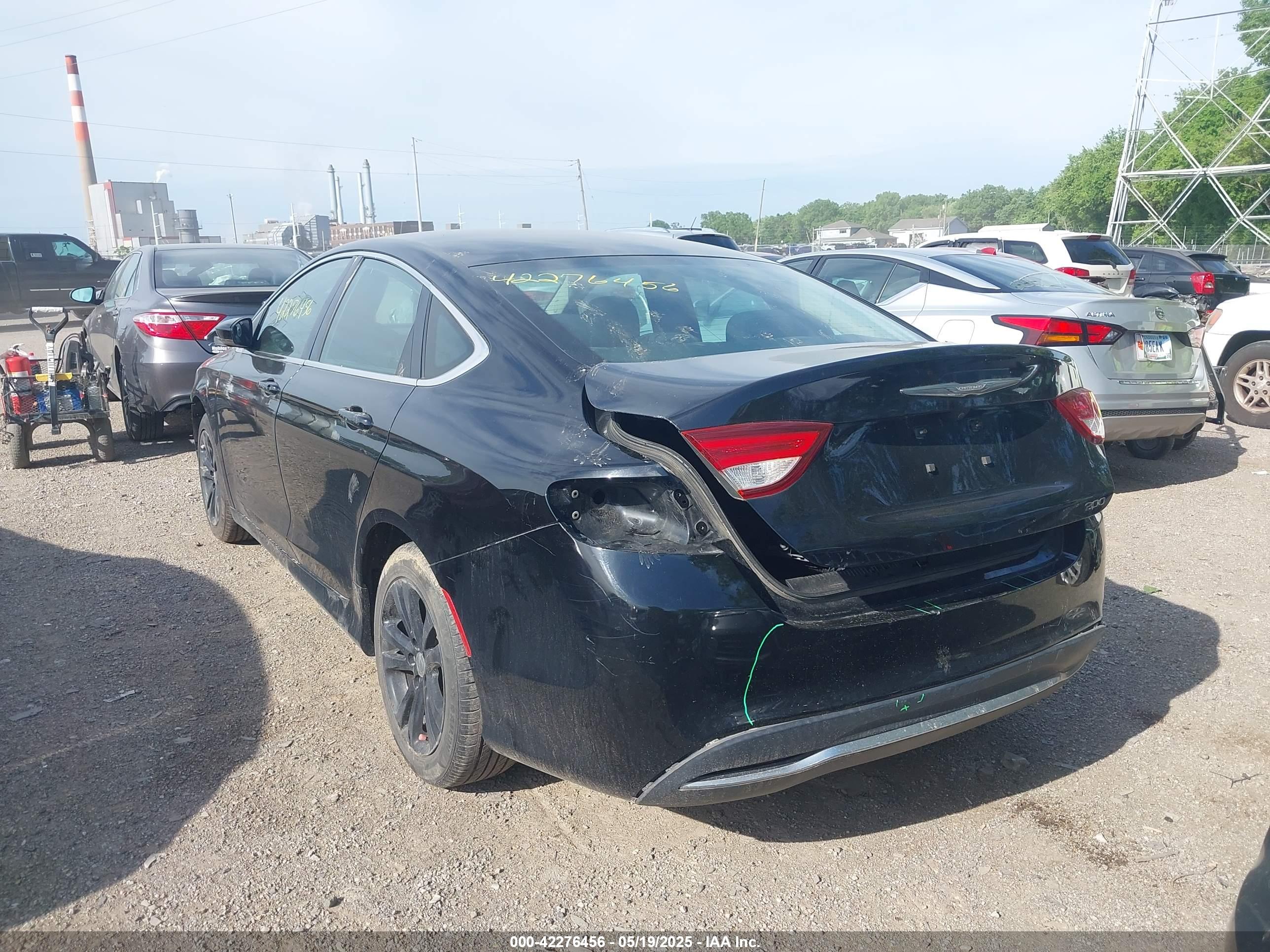 CHRYSLER 200 image 3