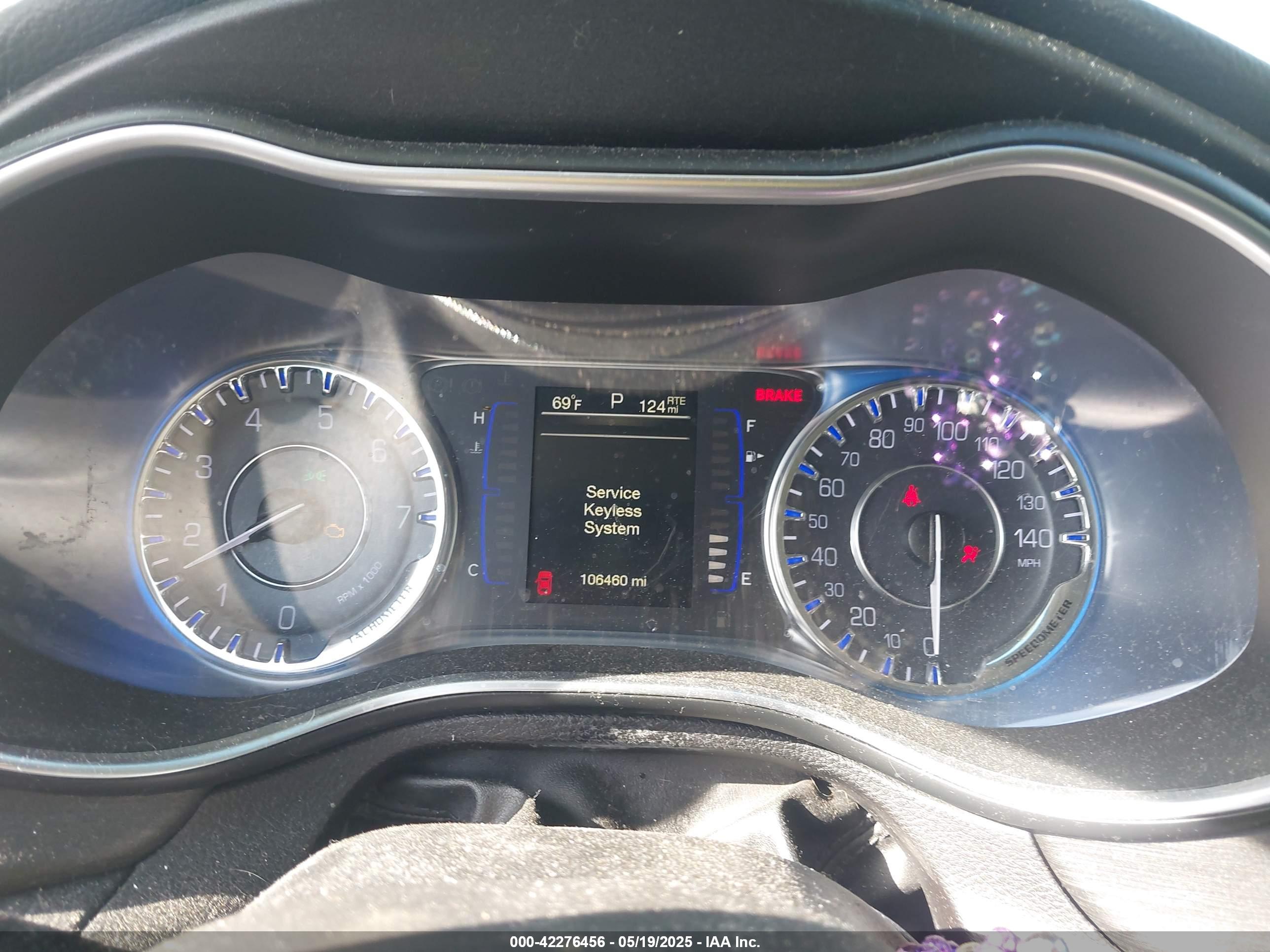 CHRYSLER 200 image 7