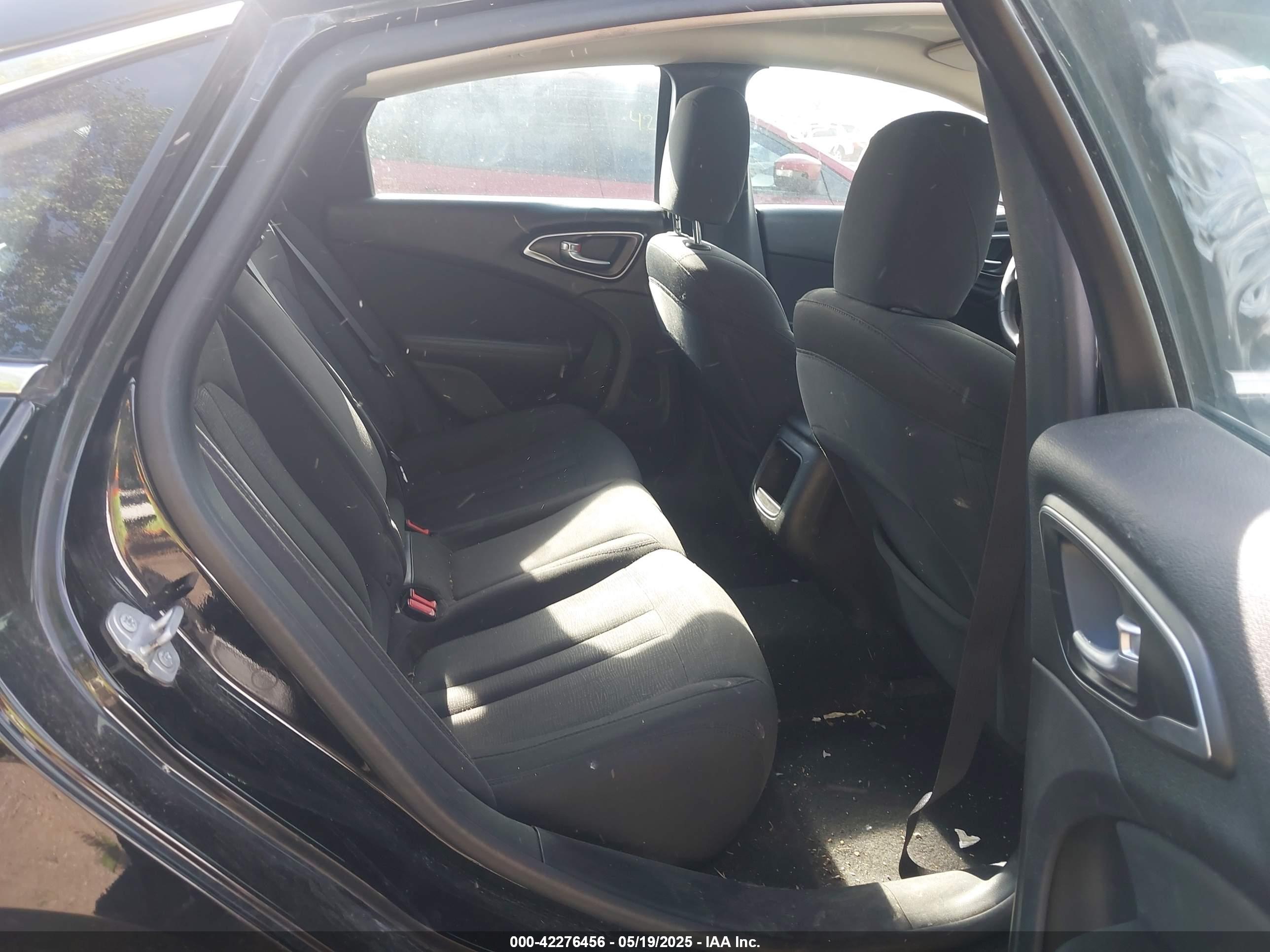 CHRYSLER 200 image 8