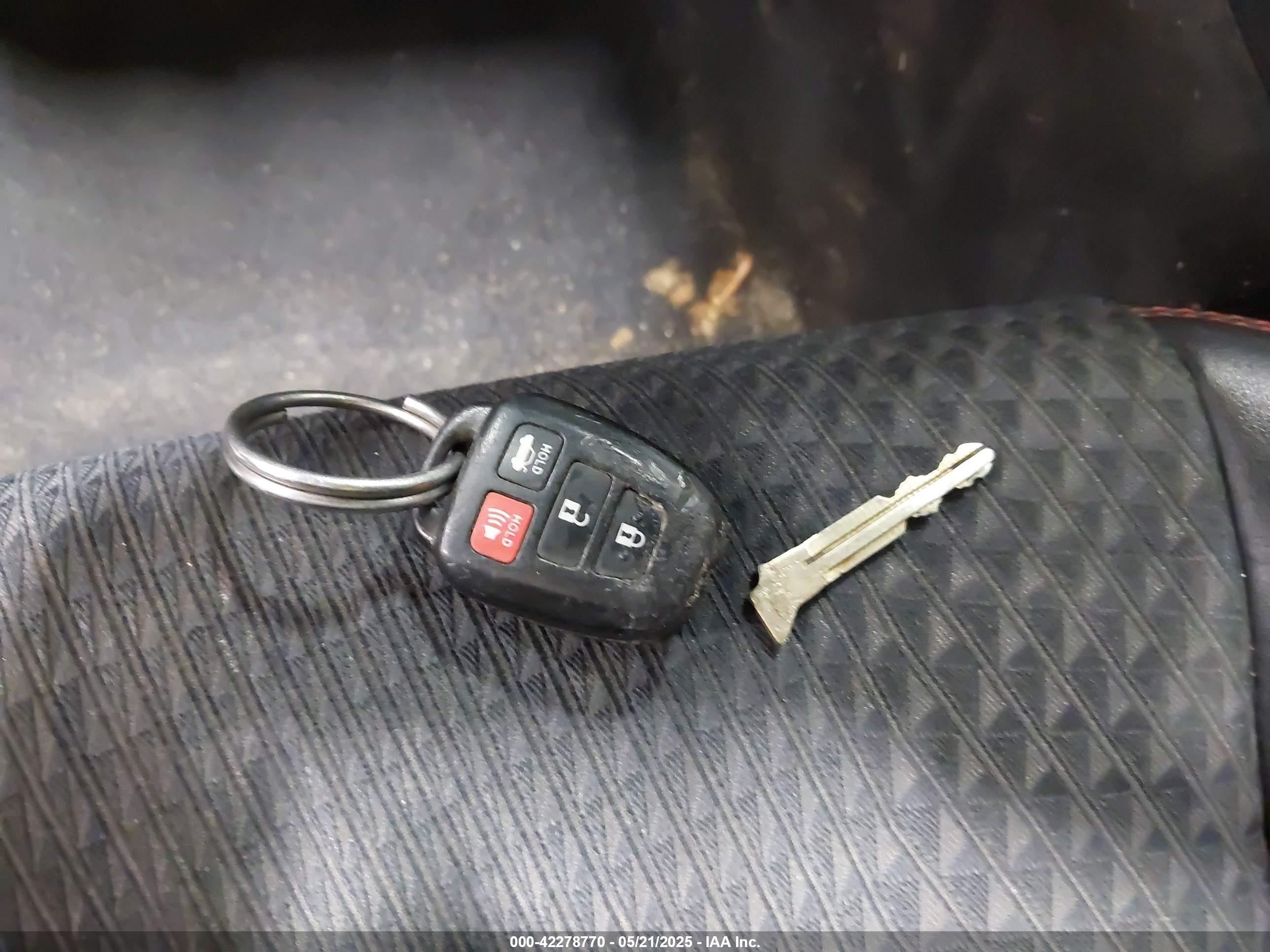 TOYOTA CAMRY image 11