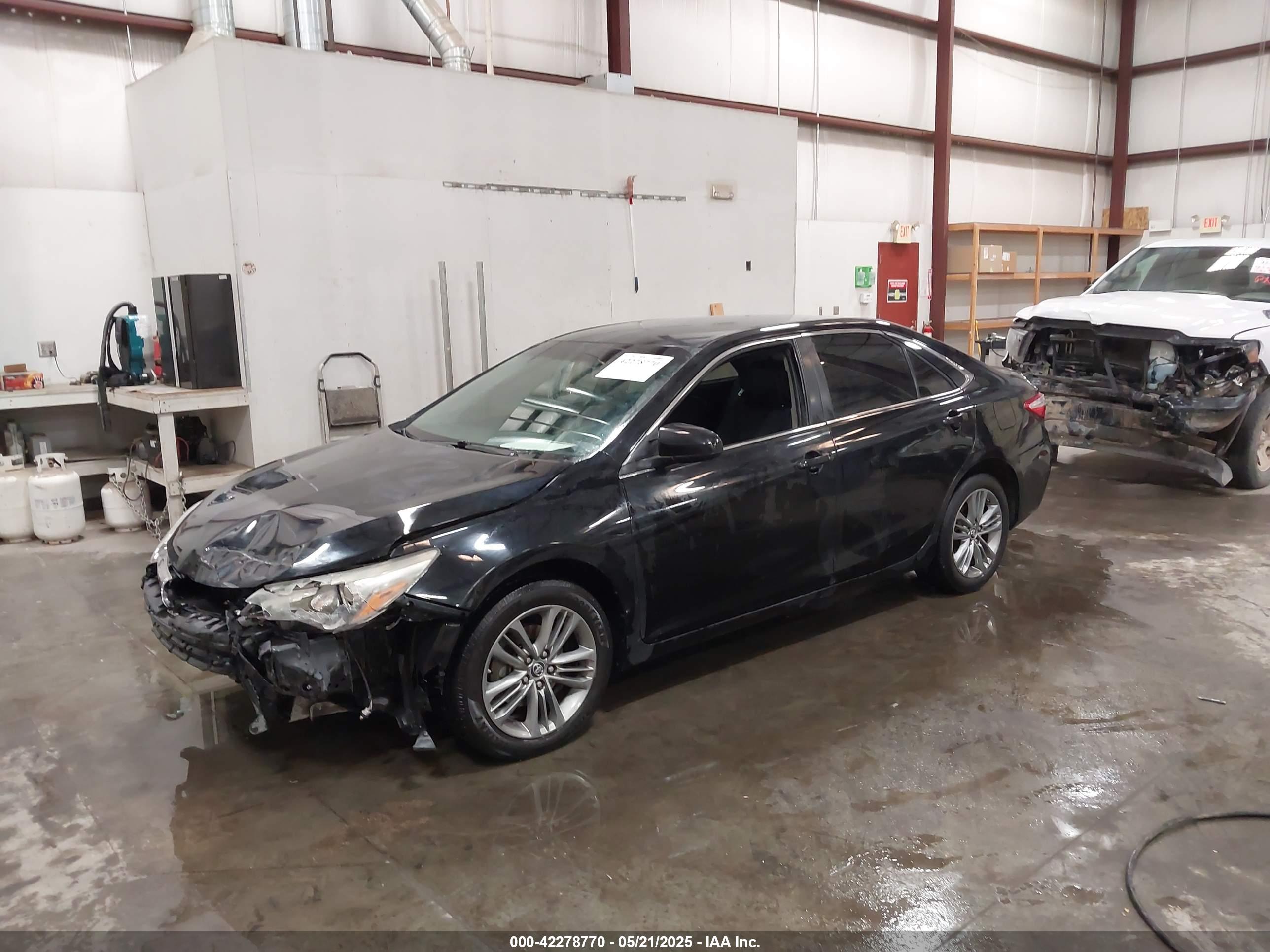 TOYOTA CAMRY image 2