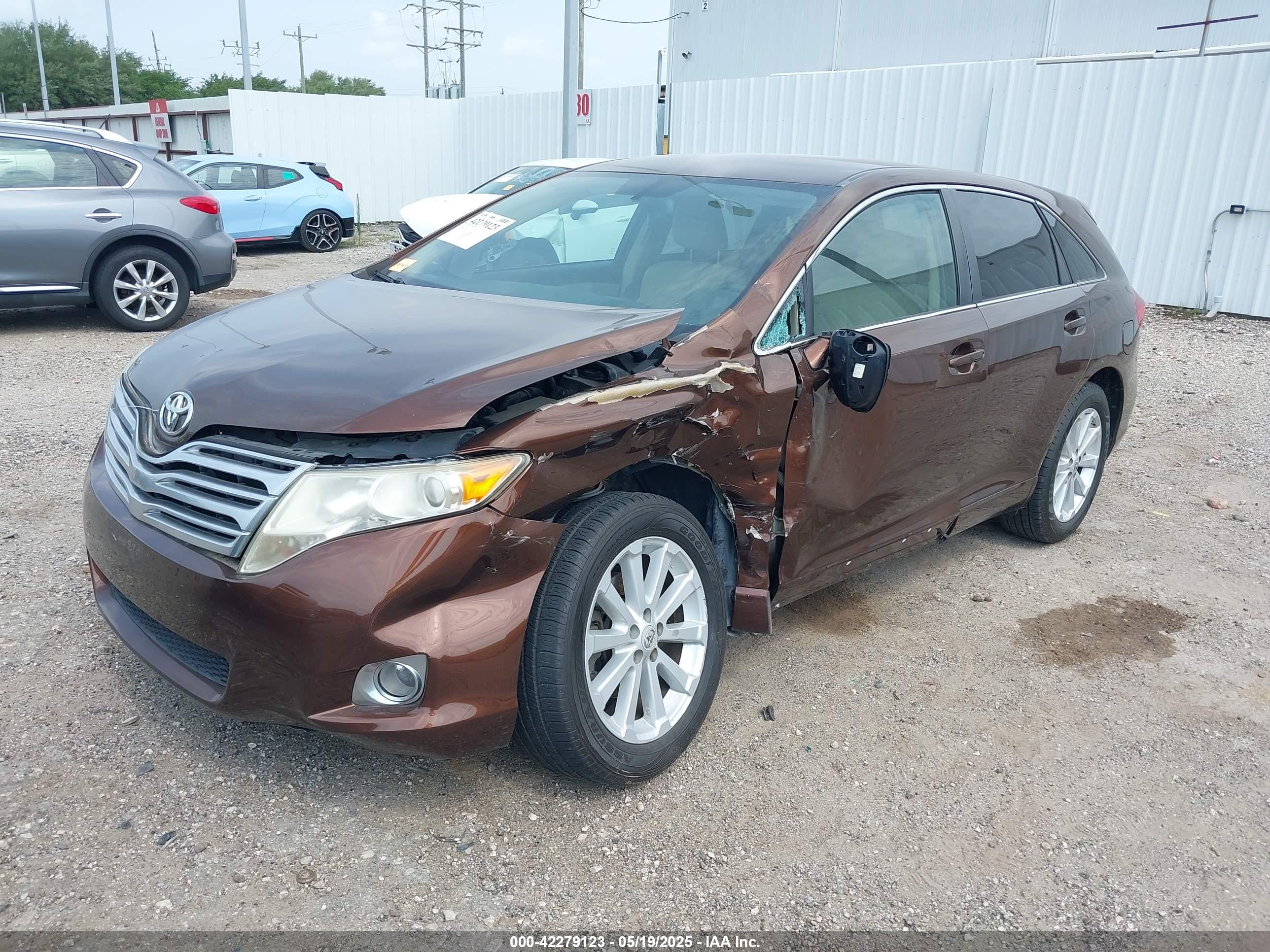 TOYOTA VENZA image 2