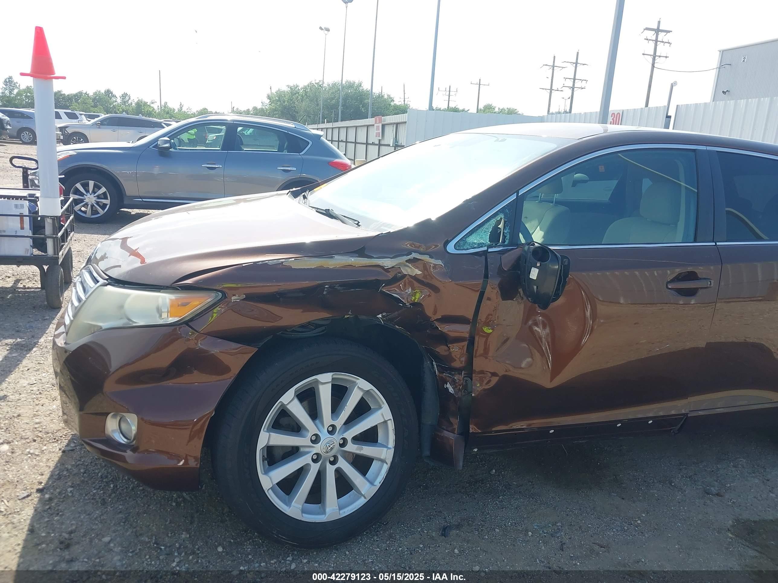TOYOTA VENZA image 6