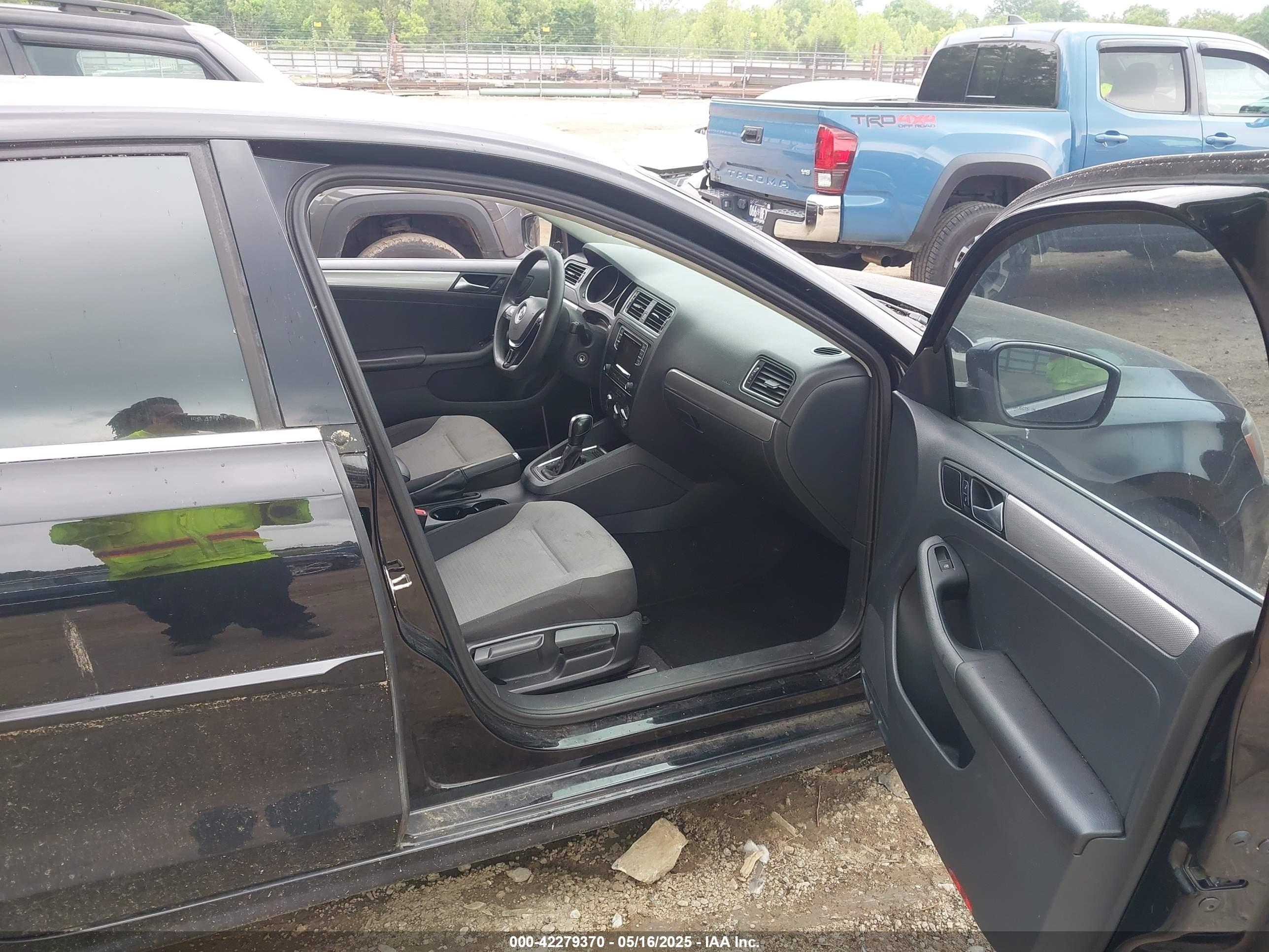 VOLKSWAGEN JETTA image 5