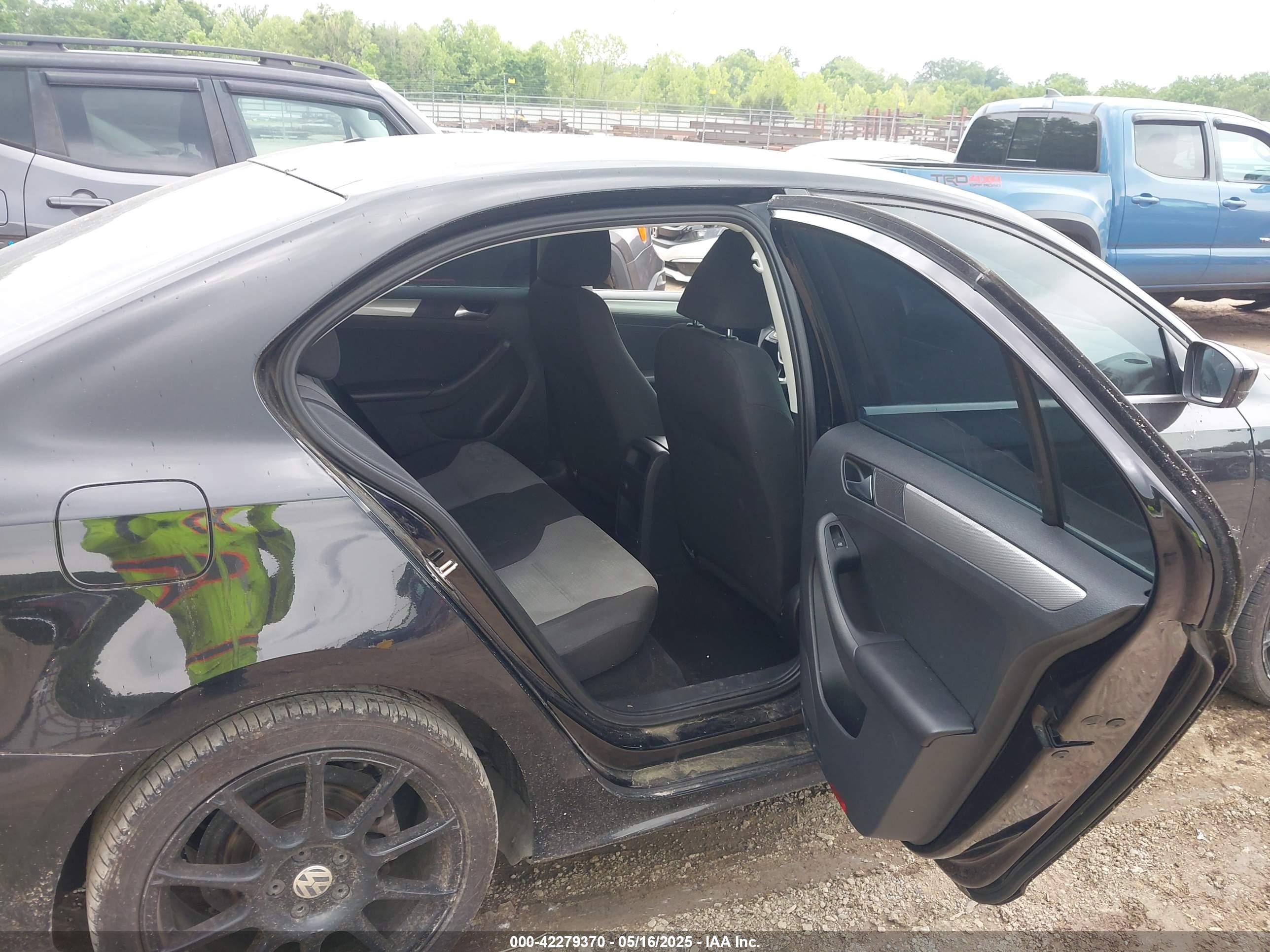 VOLKSWAGEN JETTA image 8