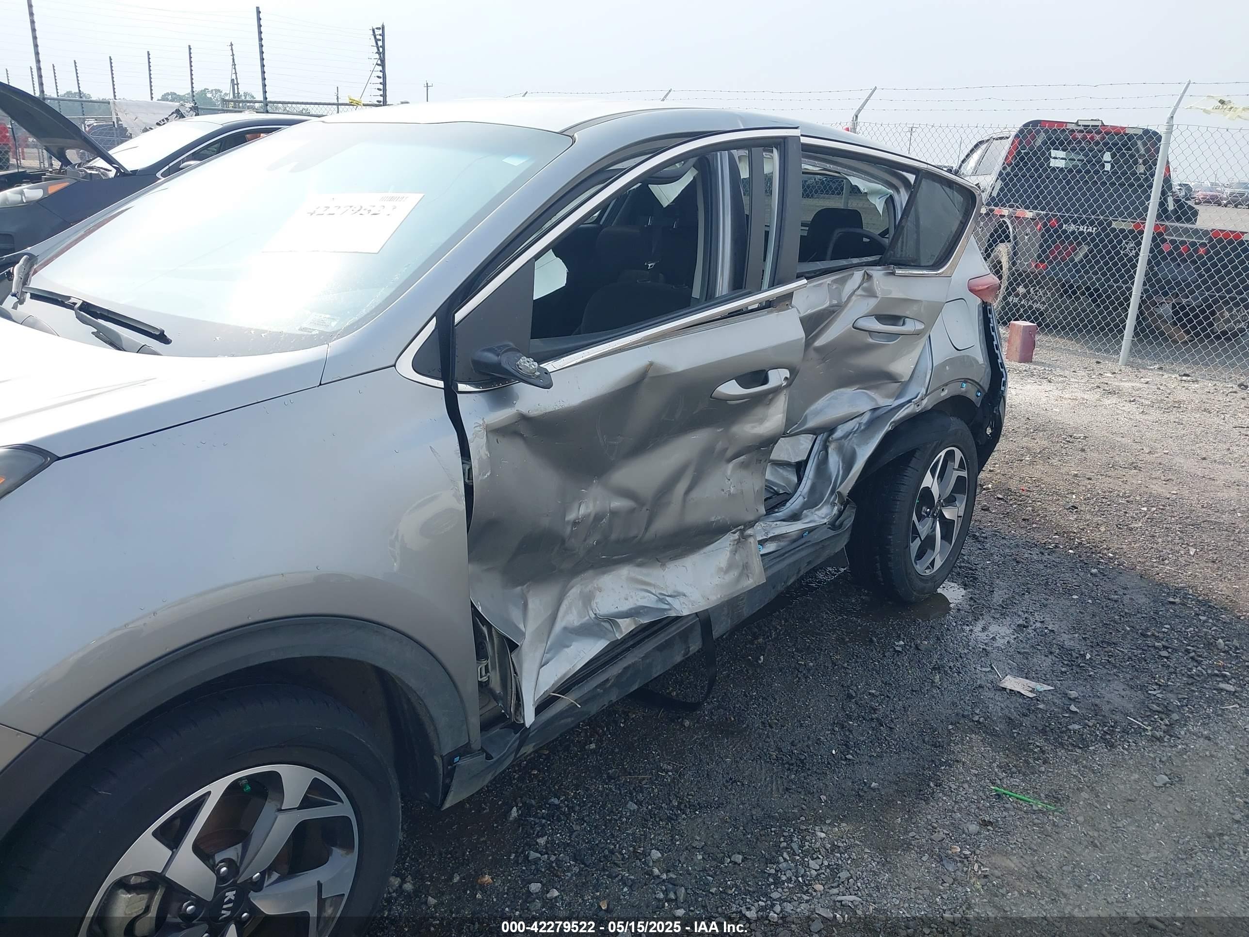 KIA SPORTAGE image 6