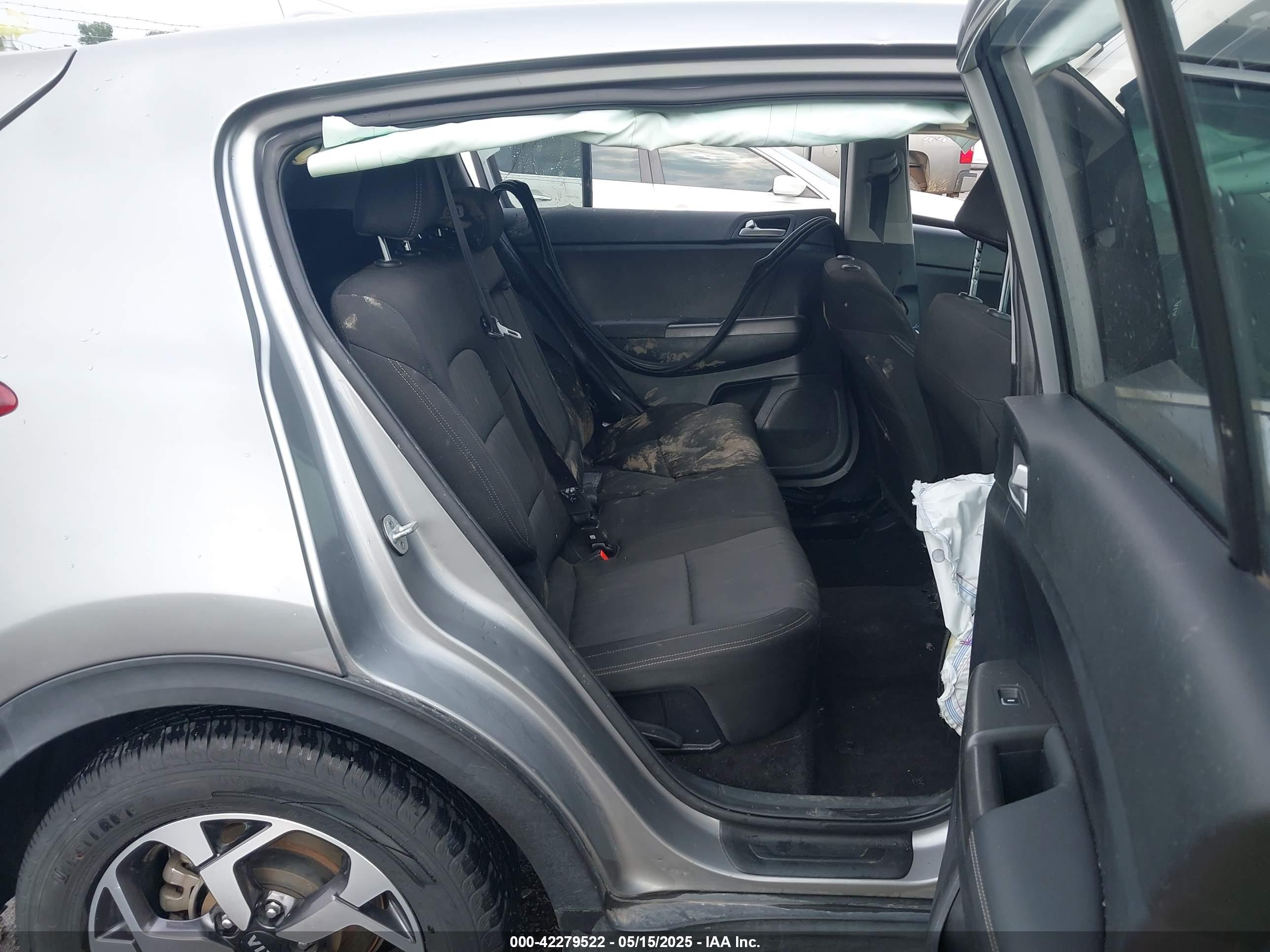 KIA SPORTAGE image 8