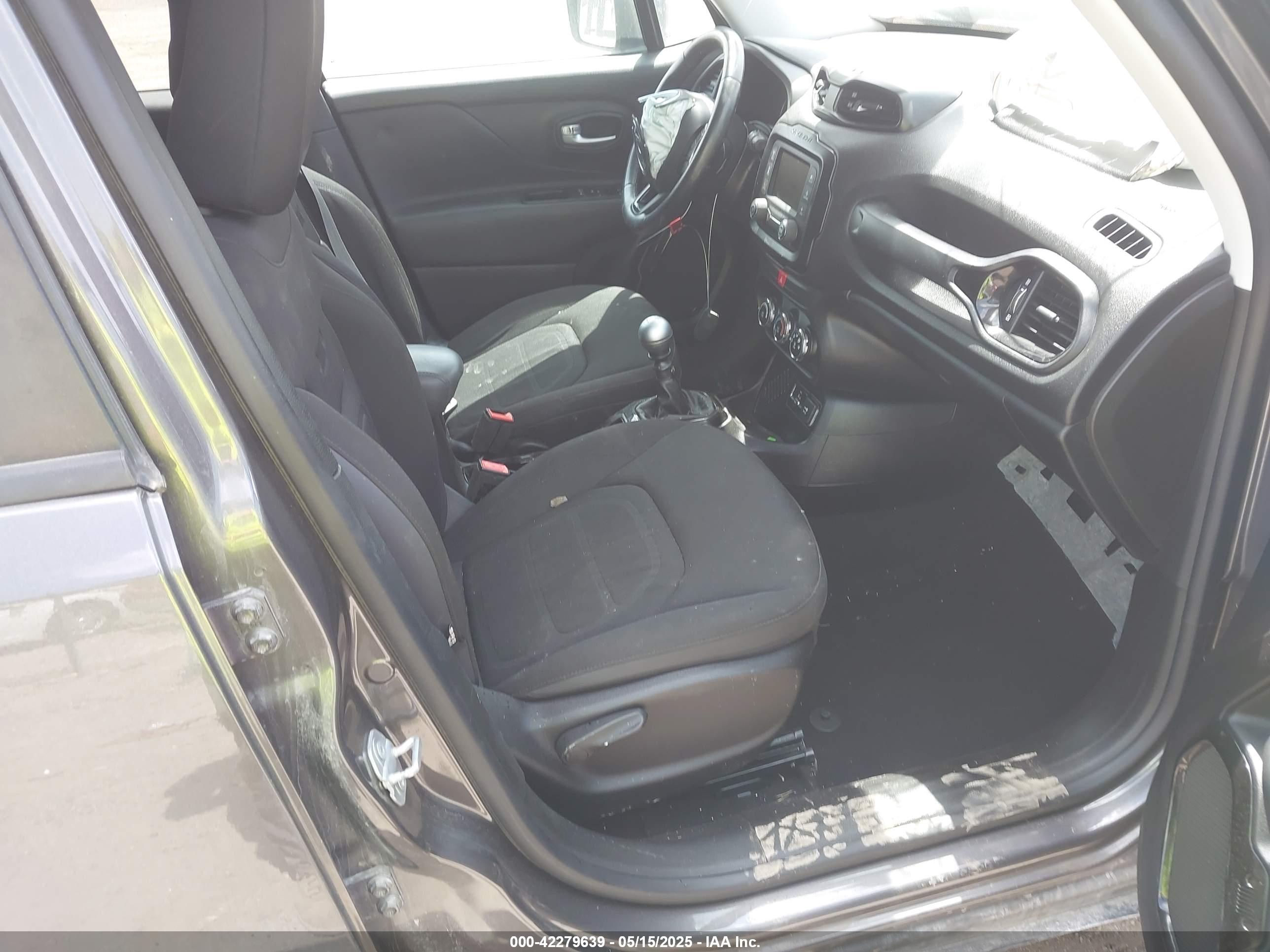 JEEP RENEGADE image 5