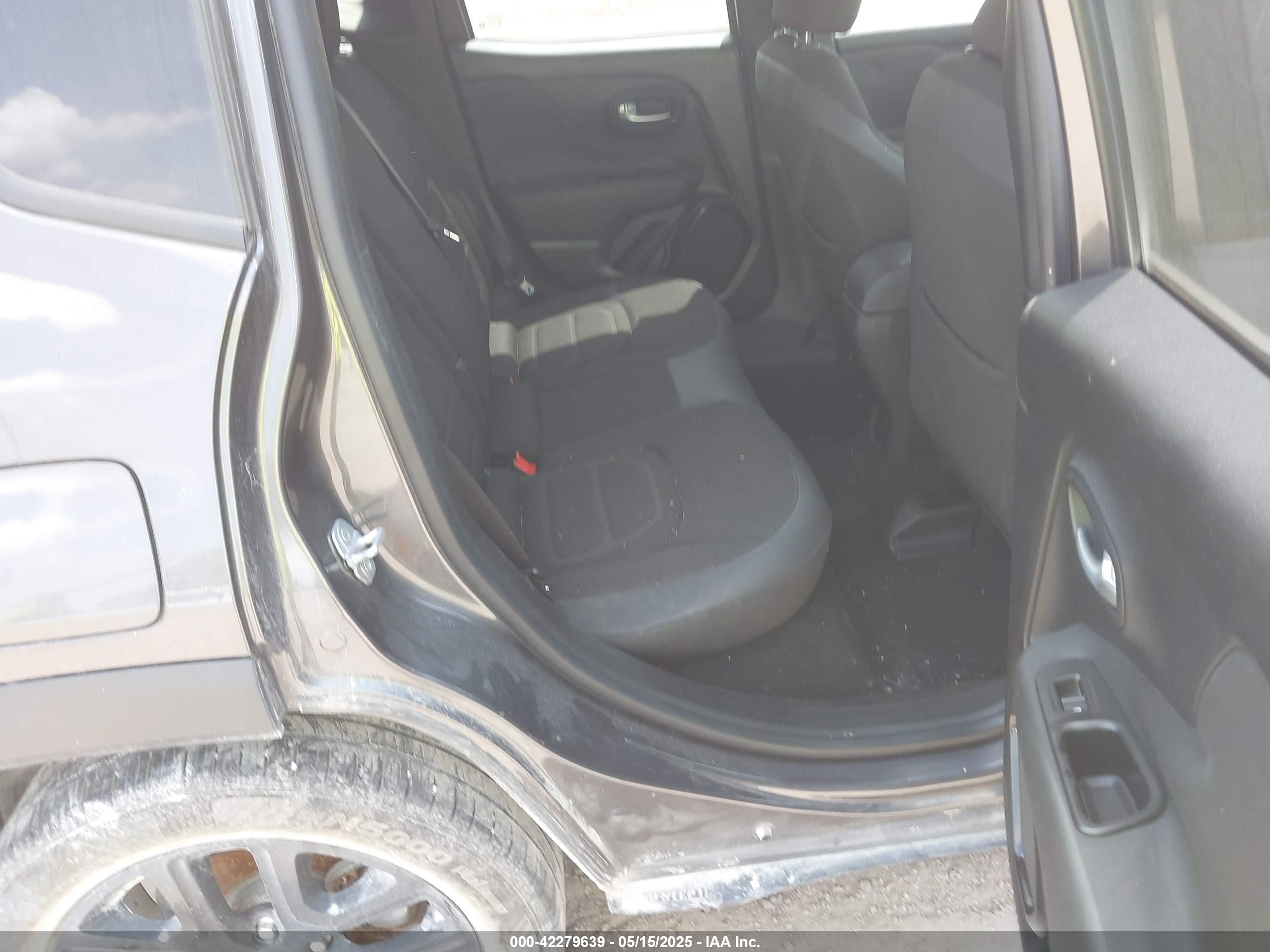 JEEP RENEGADE image 8
