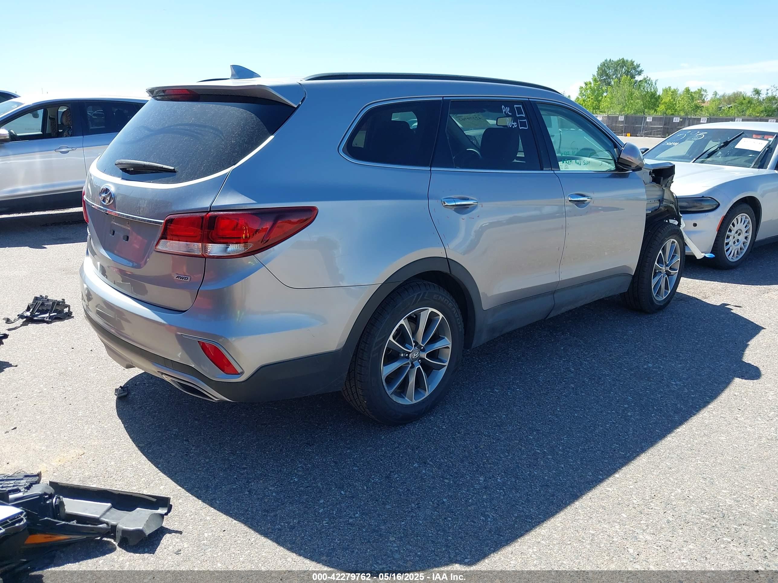 HYUNDAI SANTA image 4