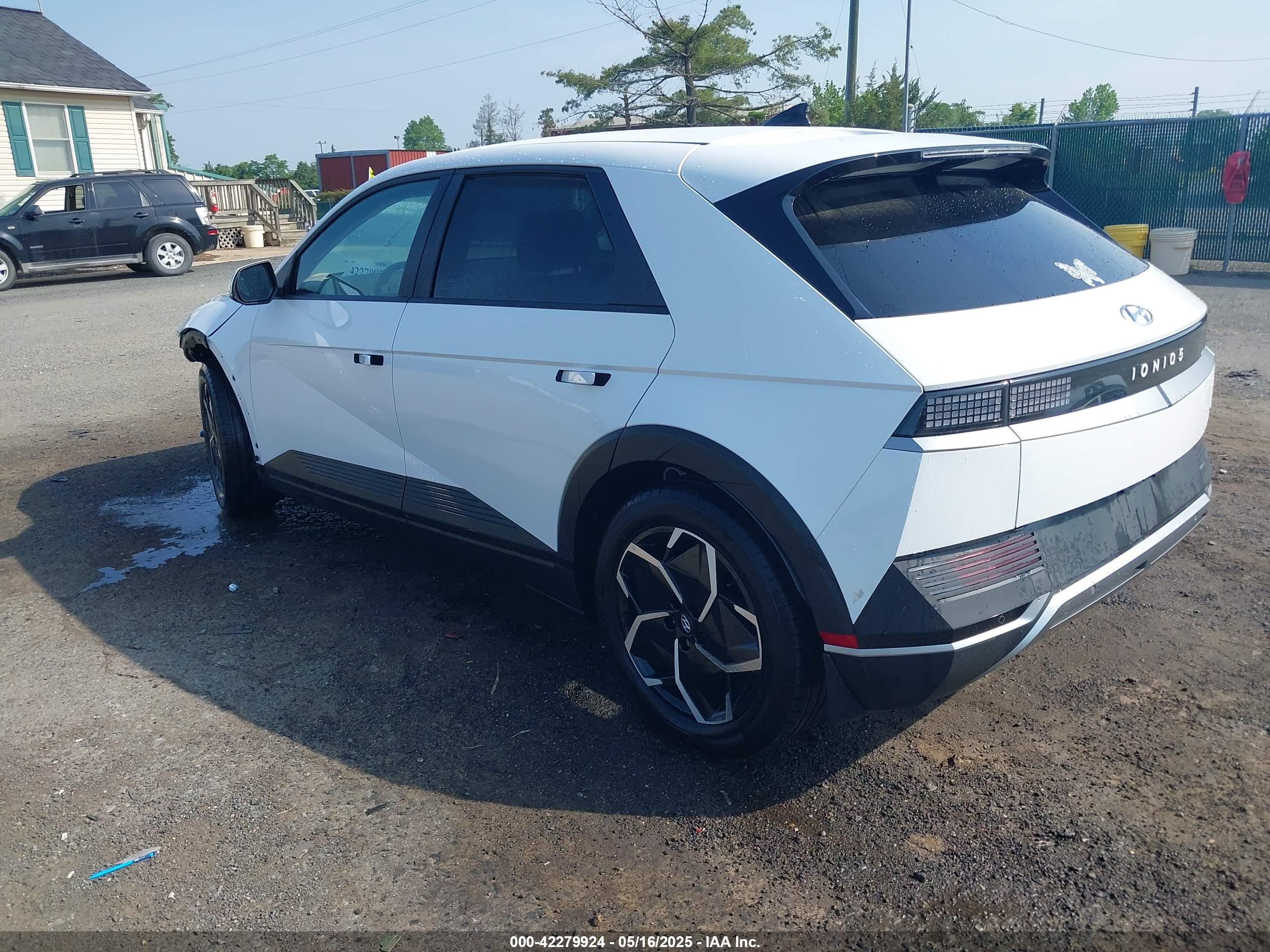 HYUNDAI IONIQ image 3