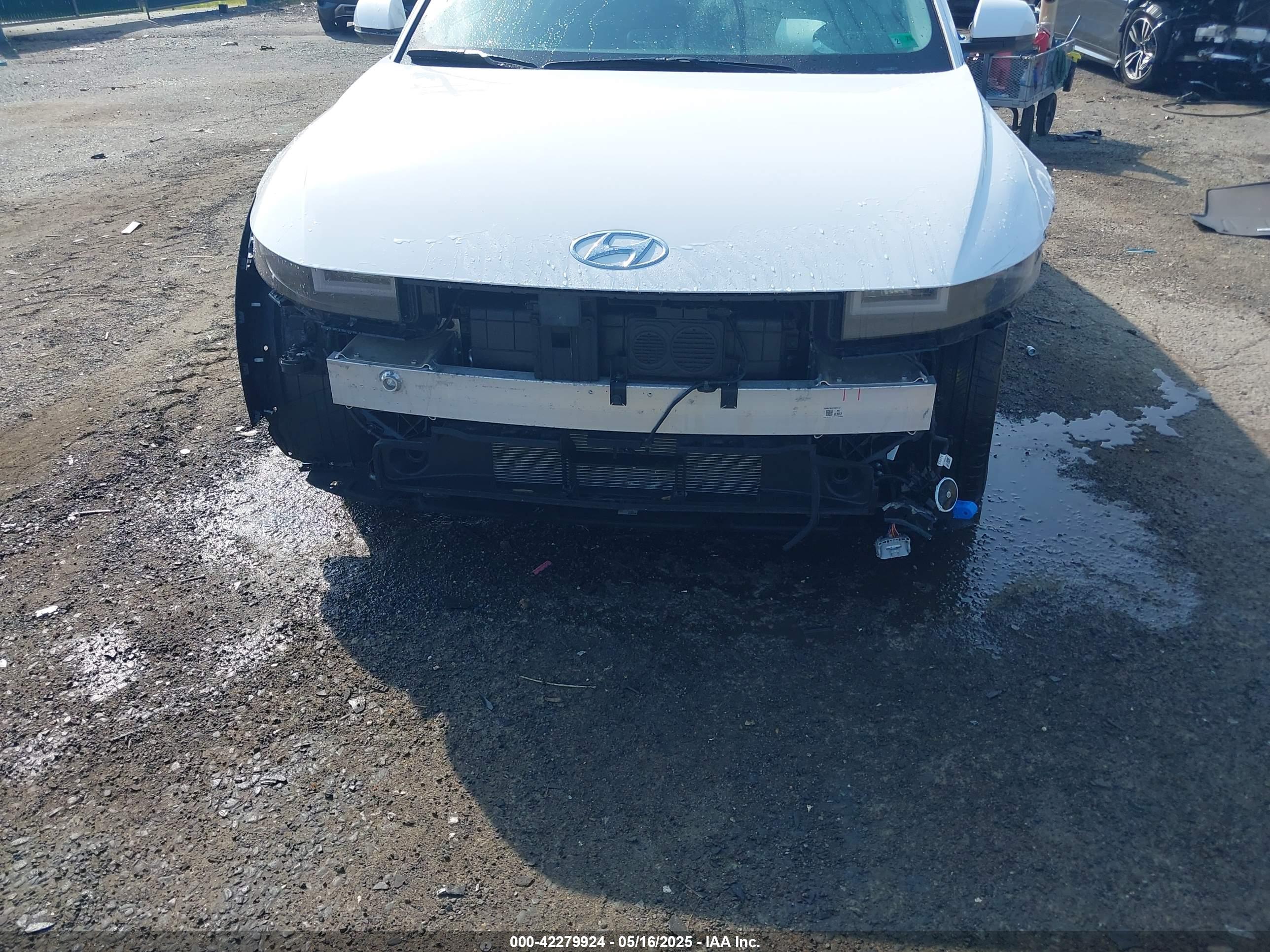 HYUNDAI IONIQ image 6