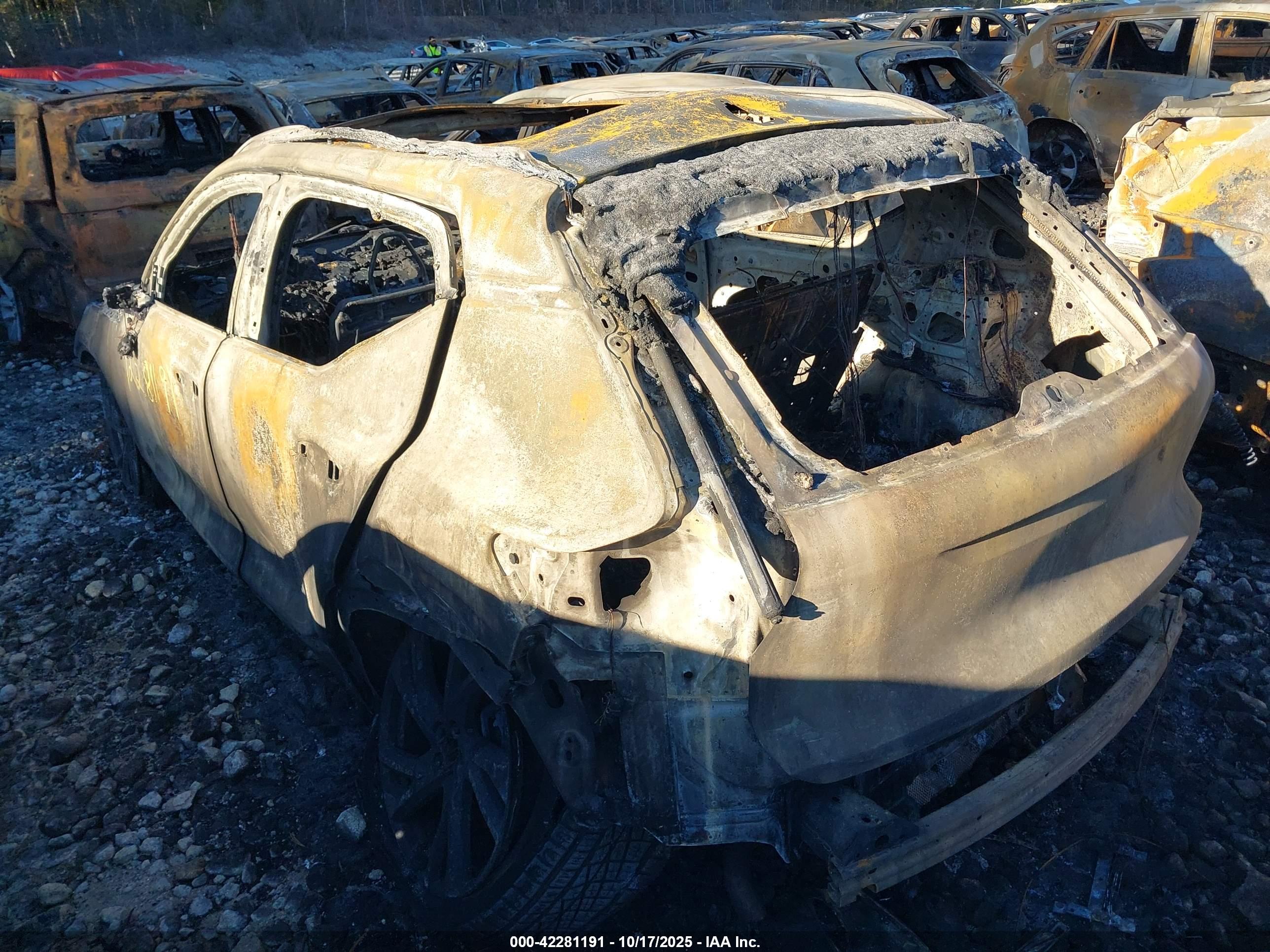 VOLVO XC40 image 3