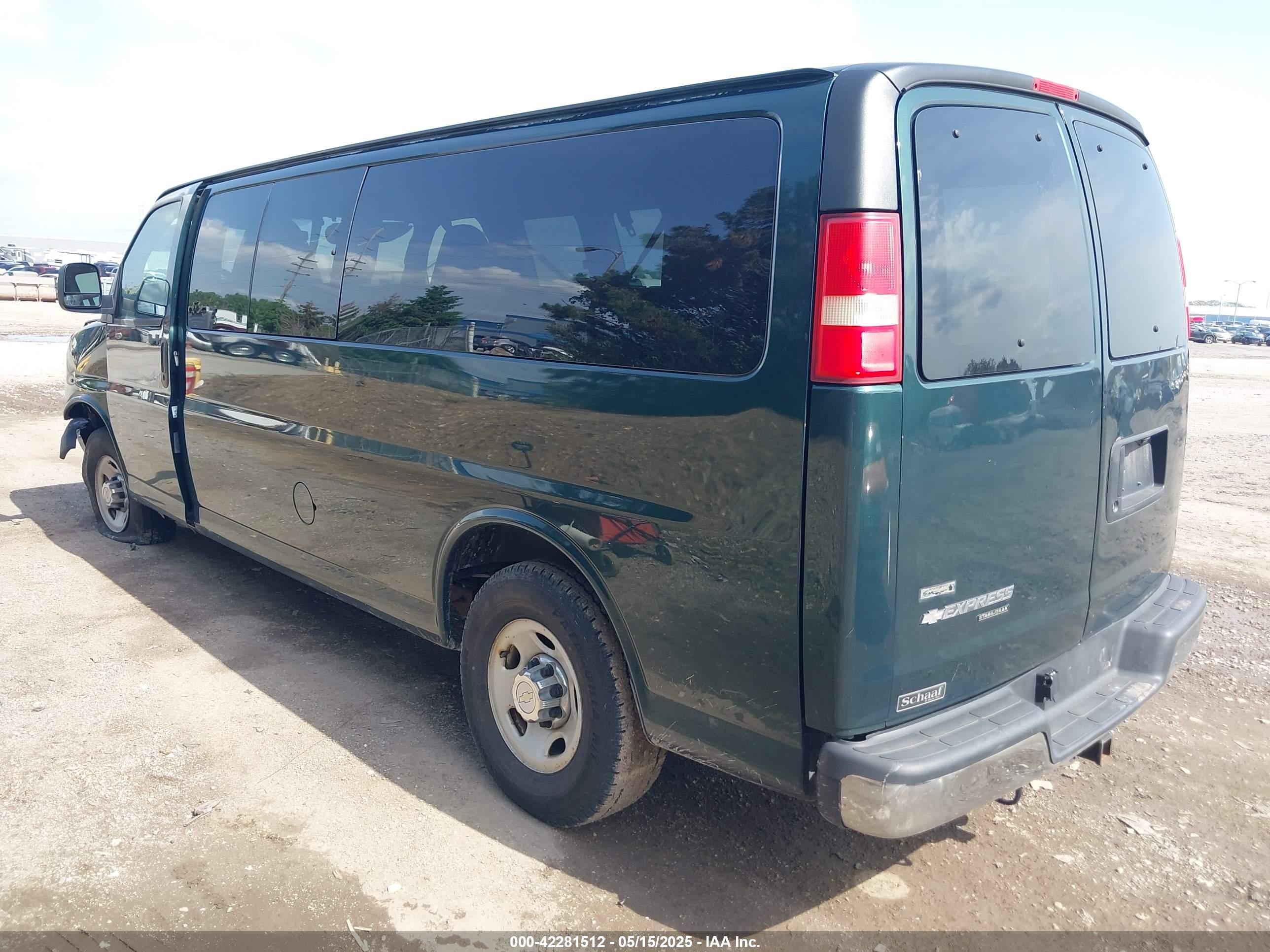 CHEVROLET EXPRESS image 3