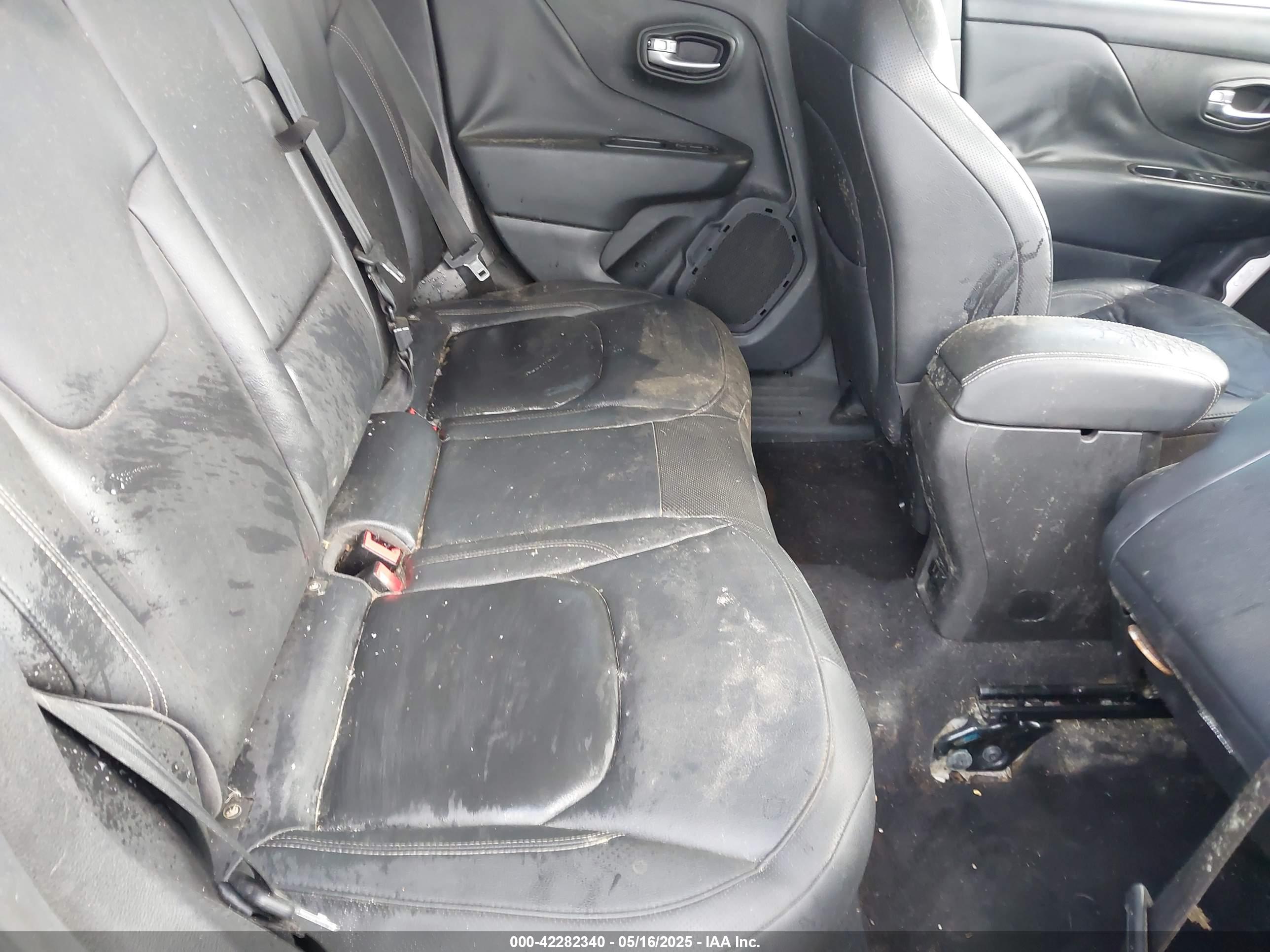 JEEP RENEGADE image 8