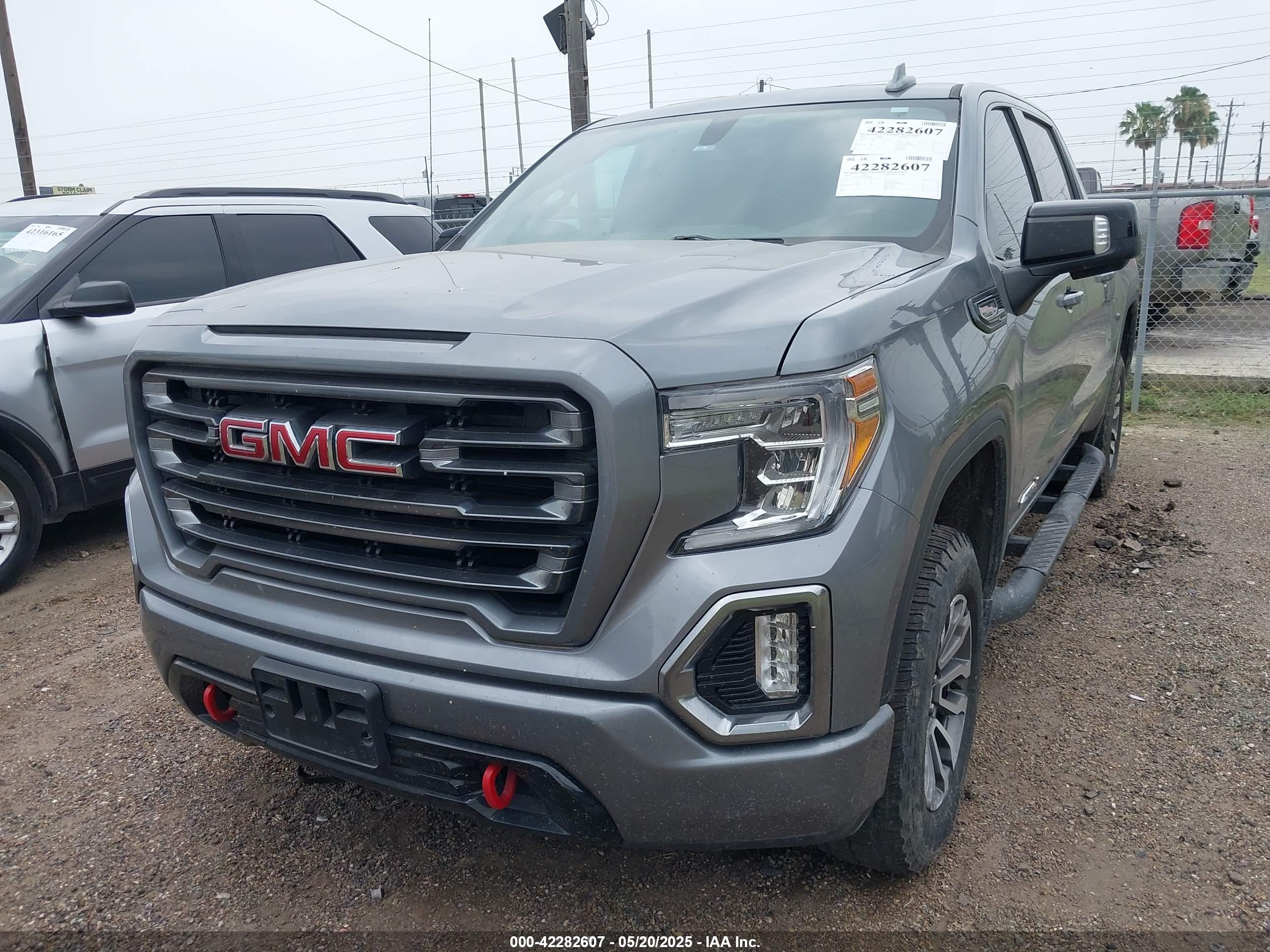 GMC SIERRA image 2