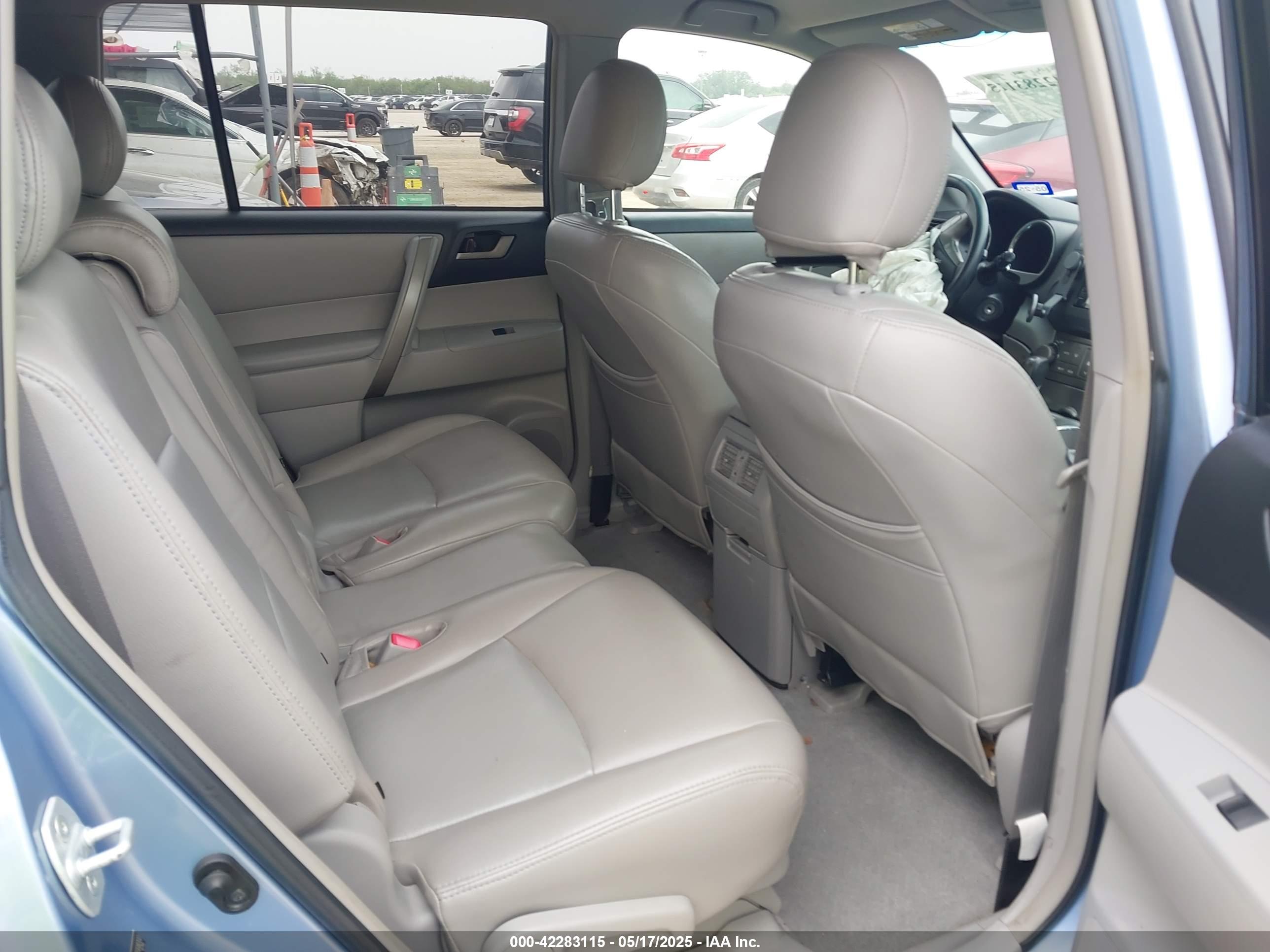 TOYOTA HIGHLANDER image 8