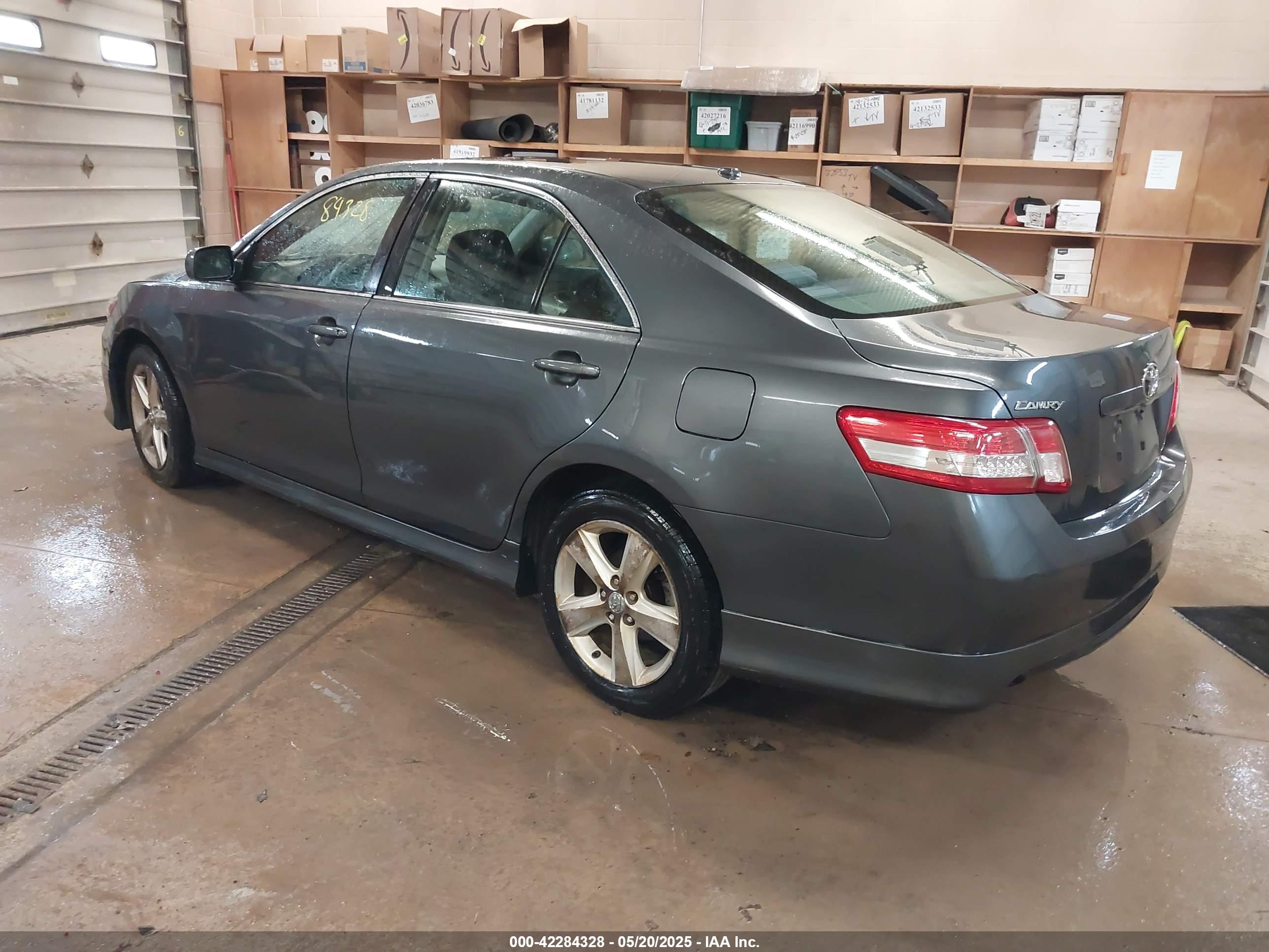 TOYOTA CAMRY image 3