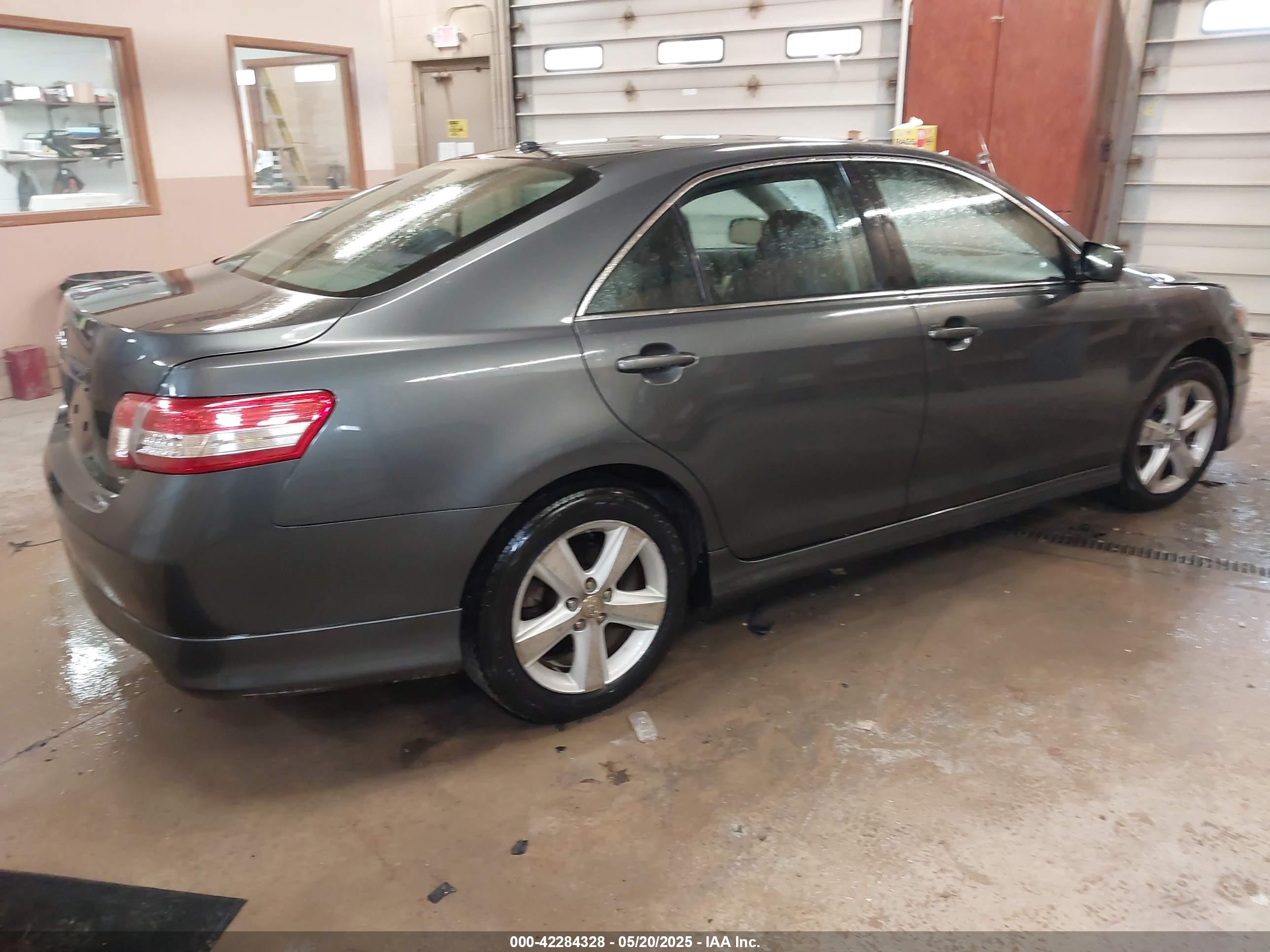 TOYOTA CAMRY image 4