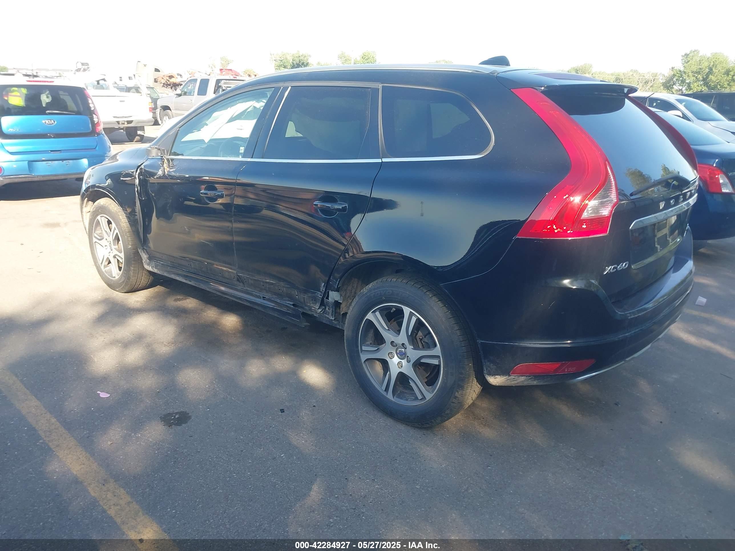 VOLVO XC60 image 3