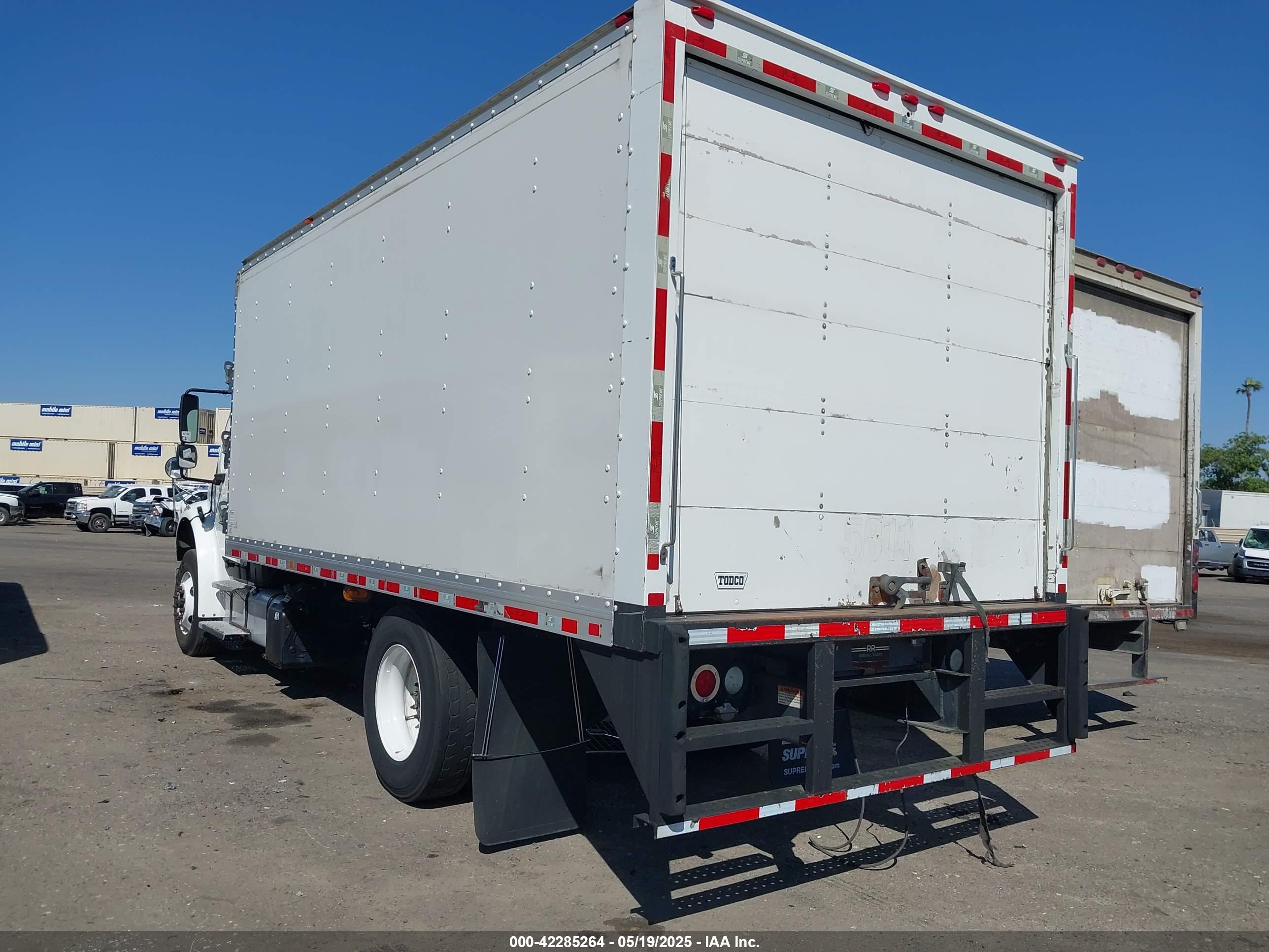 FREIGHTLINER M2 image 3