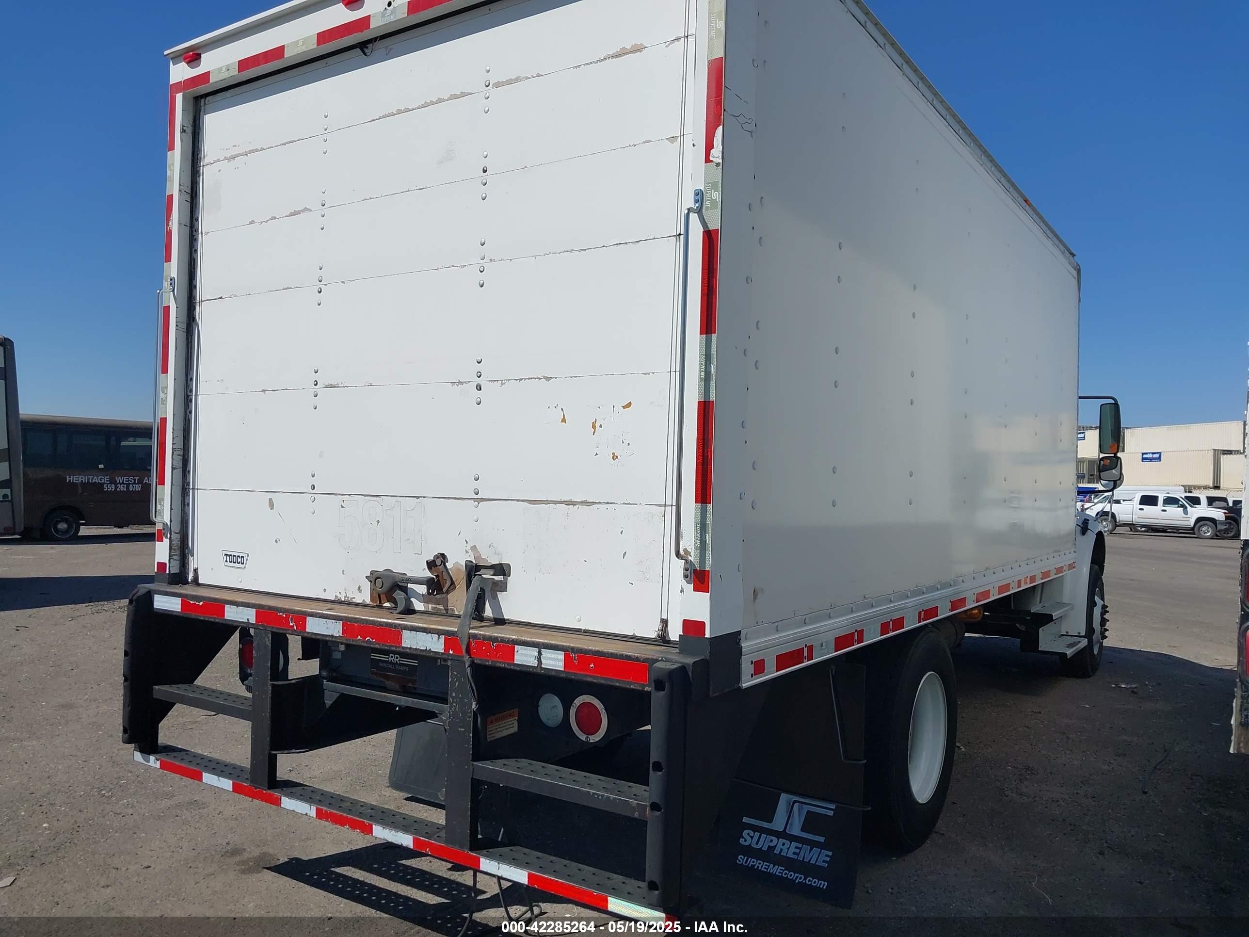 FREIGHTLINER M2 image 4