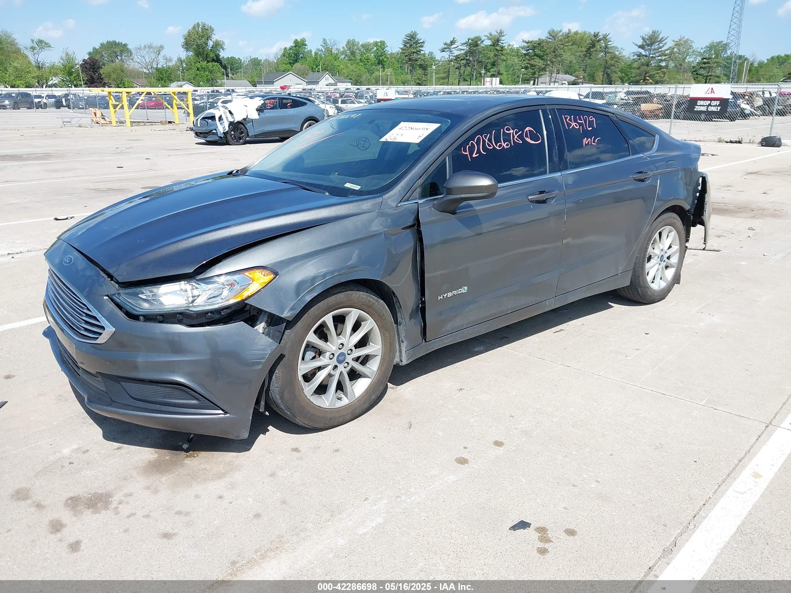 FORD FUSION image 2
