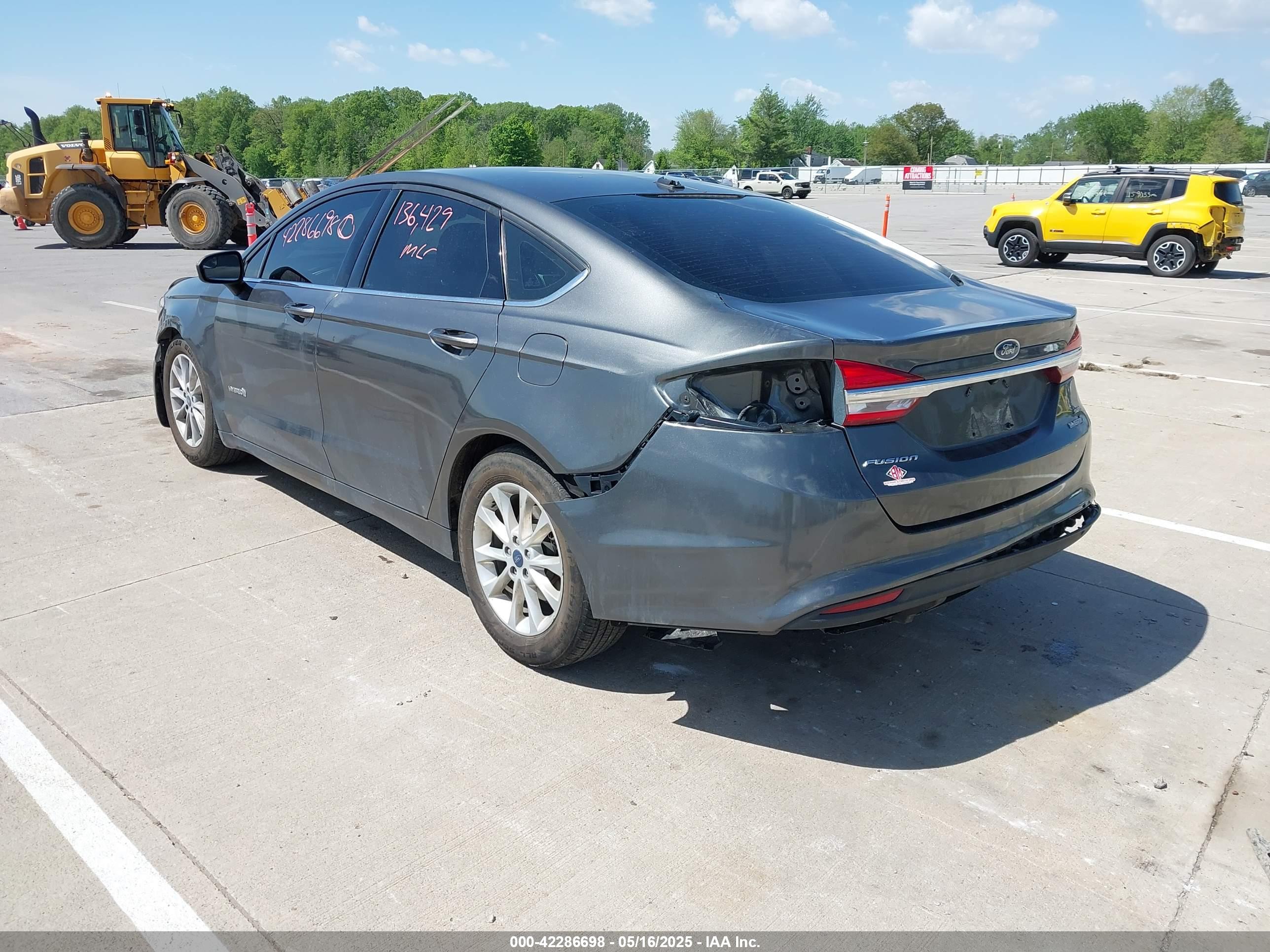 FORD FUSION image 3