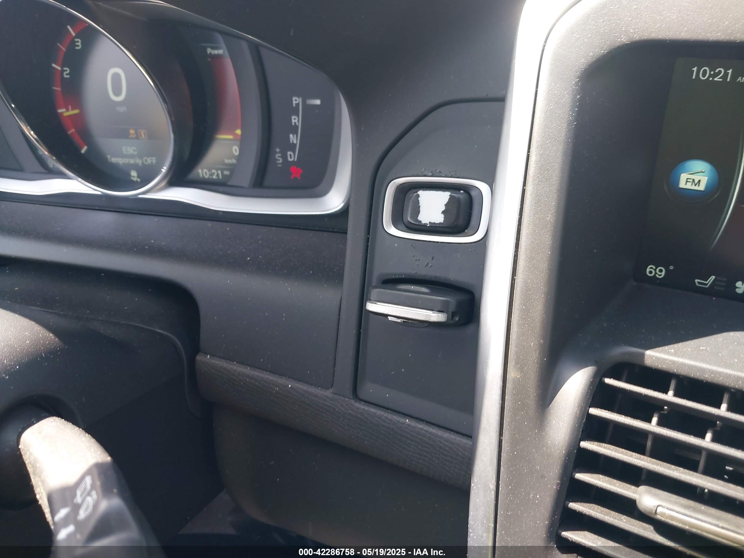 VOLVO XC60 image 11