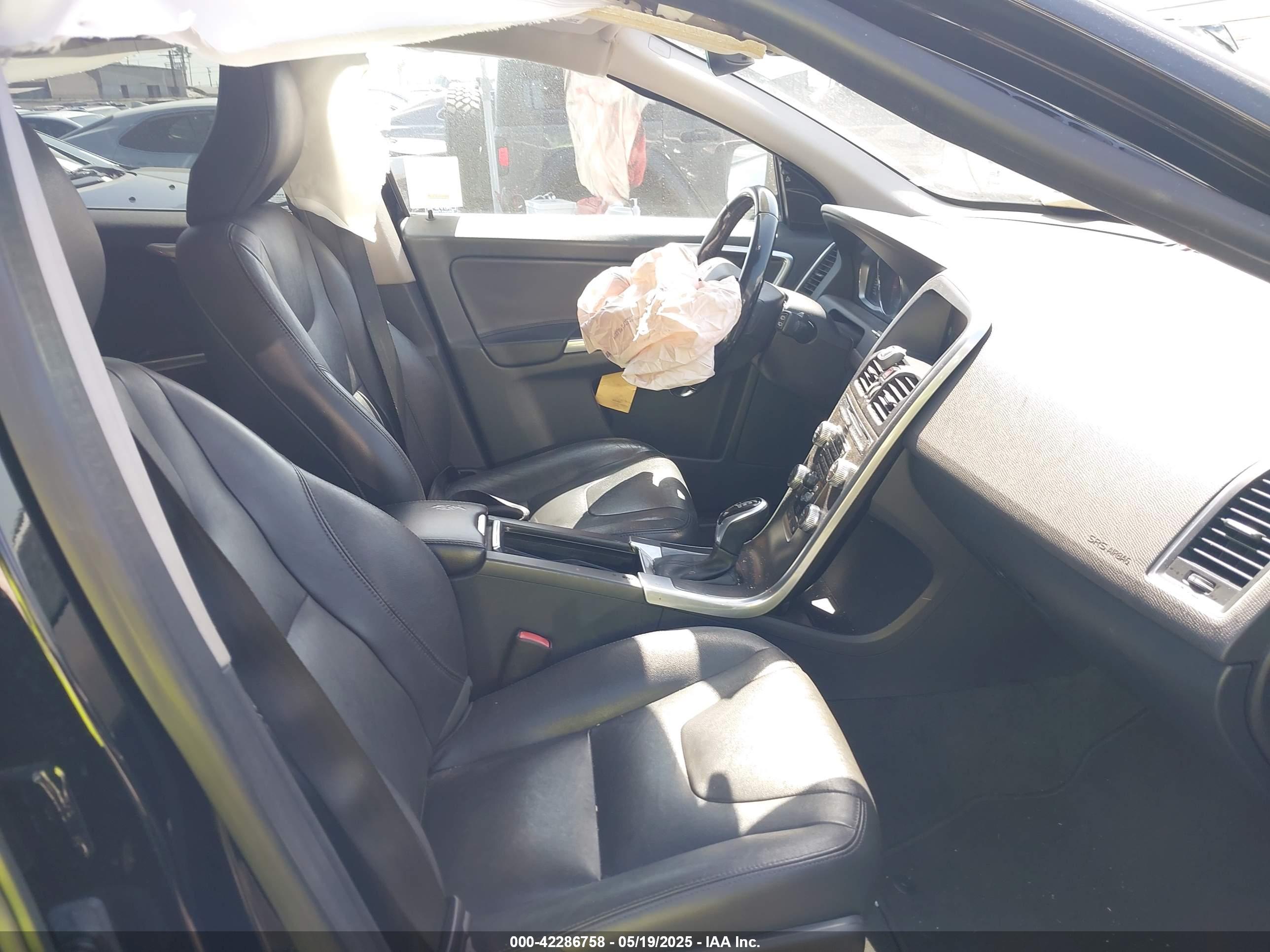 VOLVO XC60 image 5