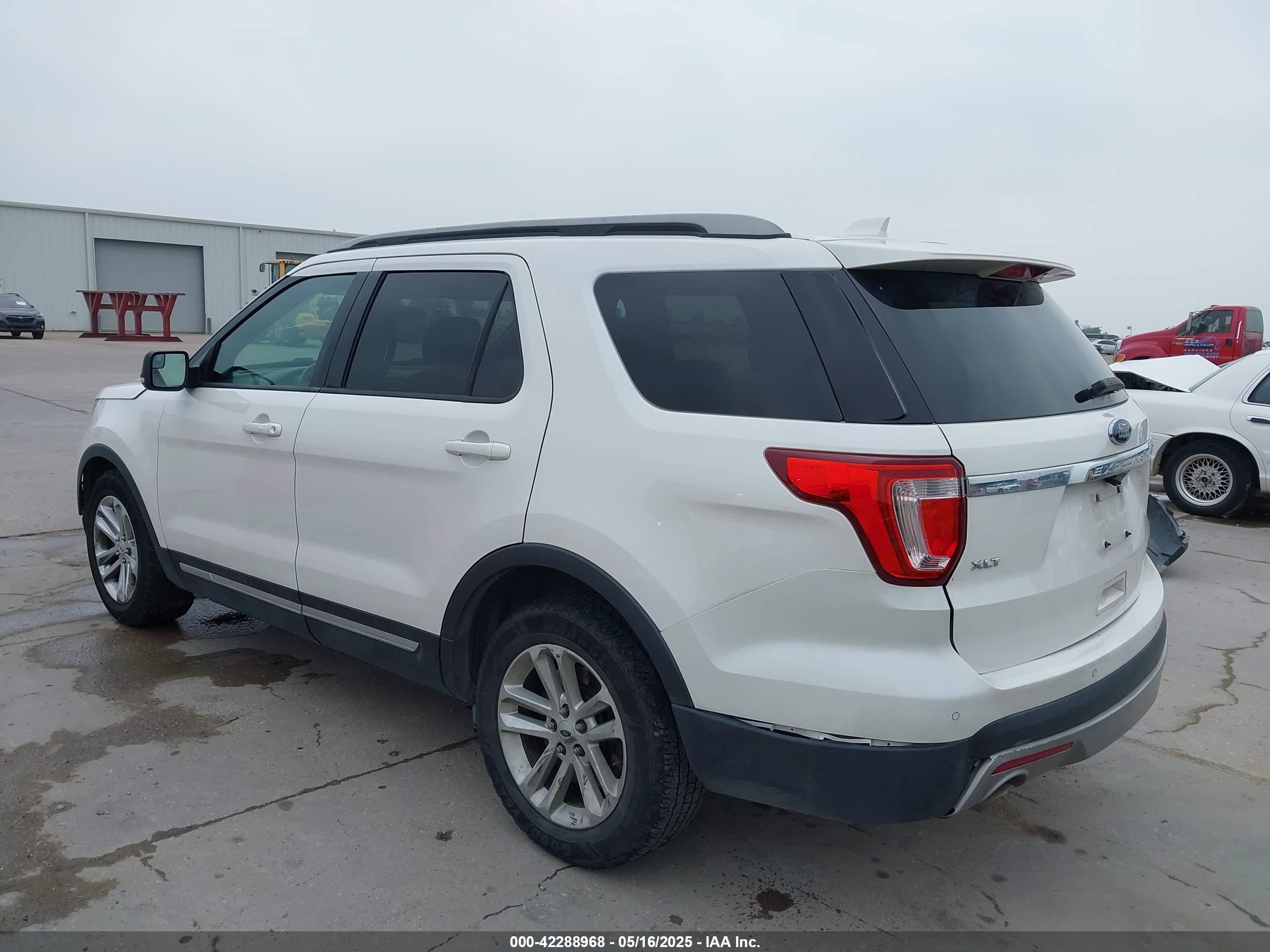FORD EXPLORER image 3