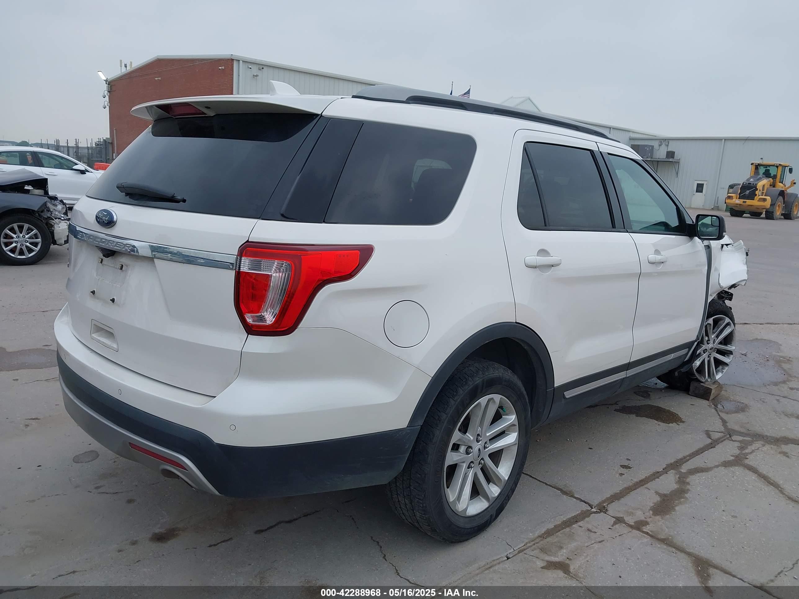 FORD EXPLORER image 4