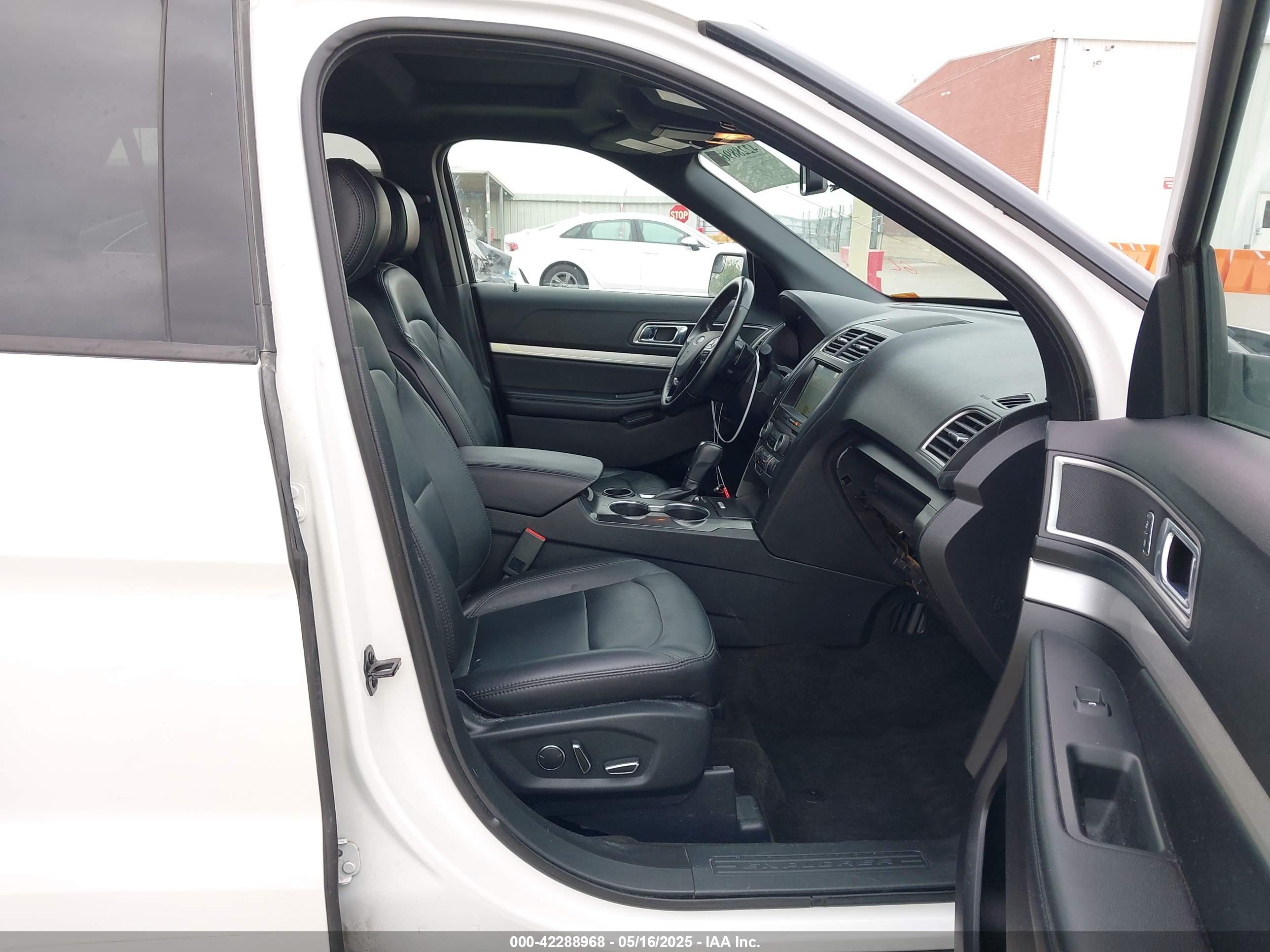 FORD EXPLORER image 5
