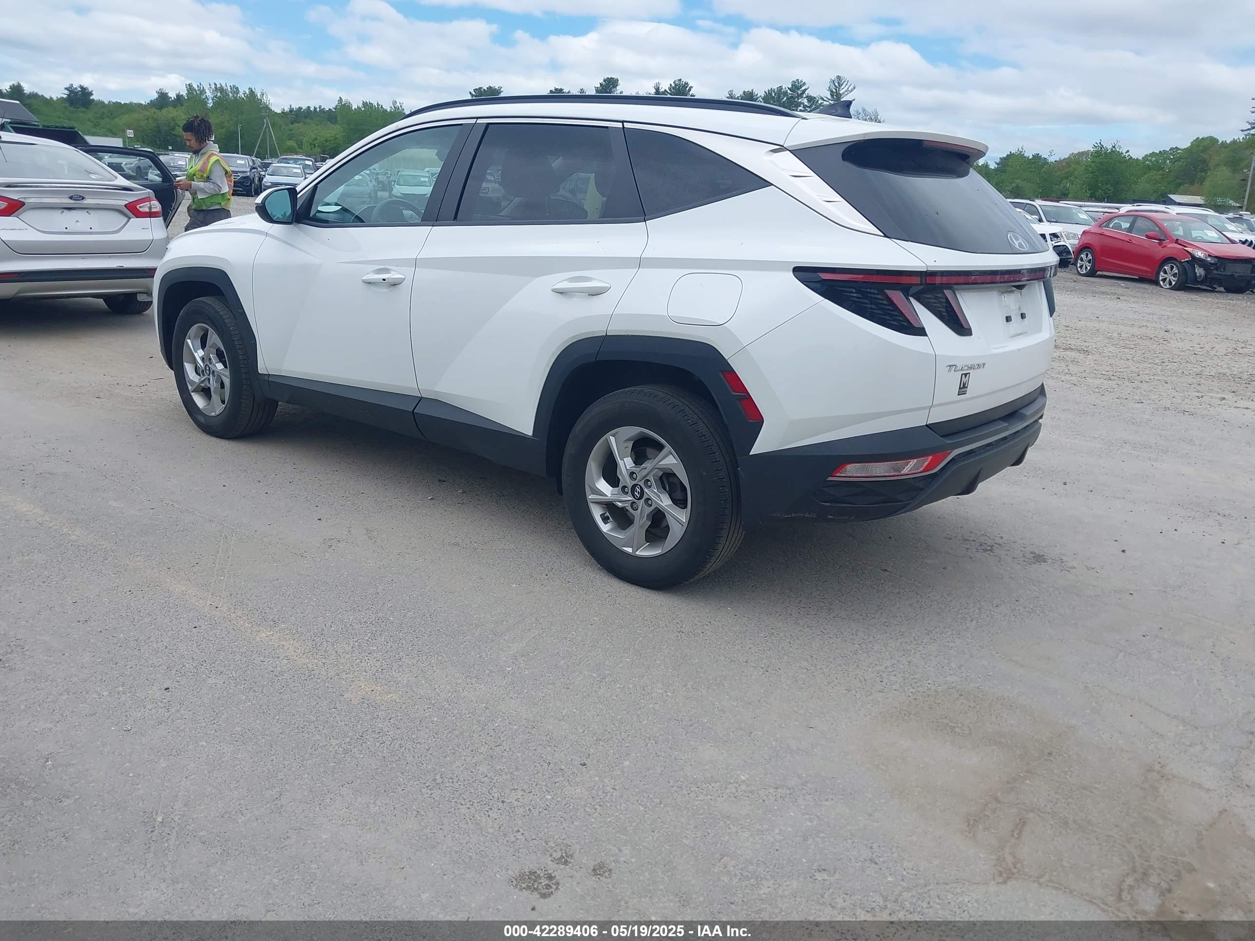 HYUNDAI TUCSON image 3