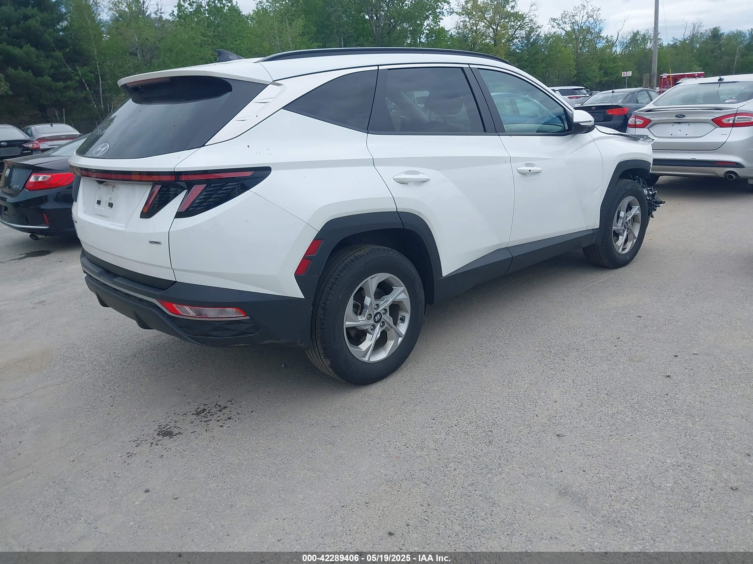 HYUNDAI TUCSON image 4