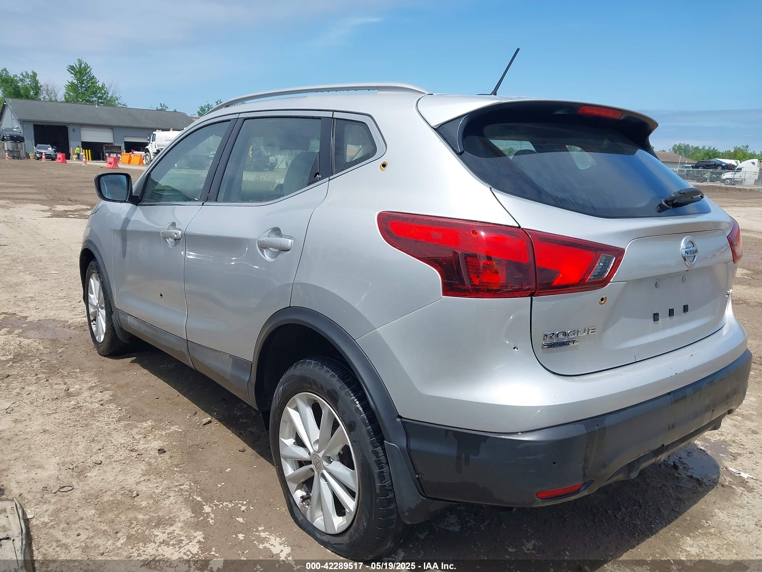 NISSAN ROGUE image 3
