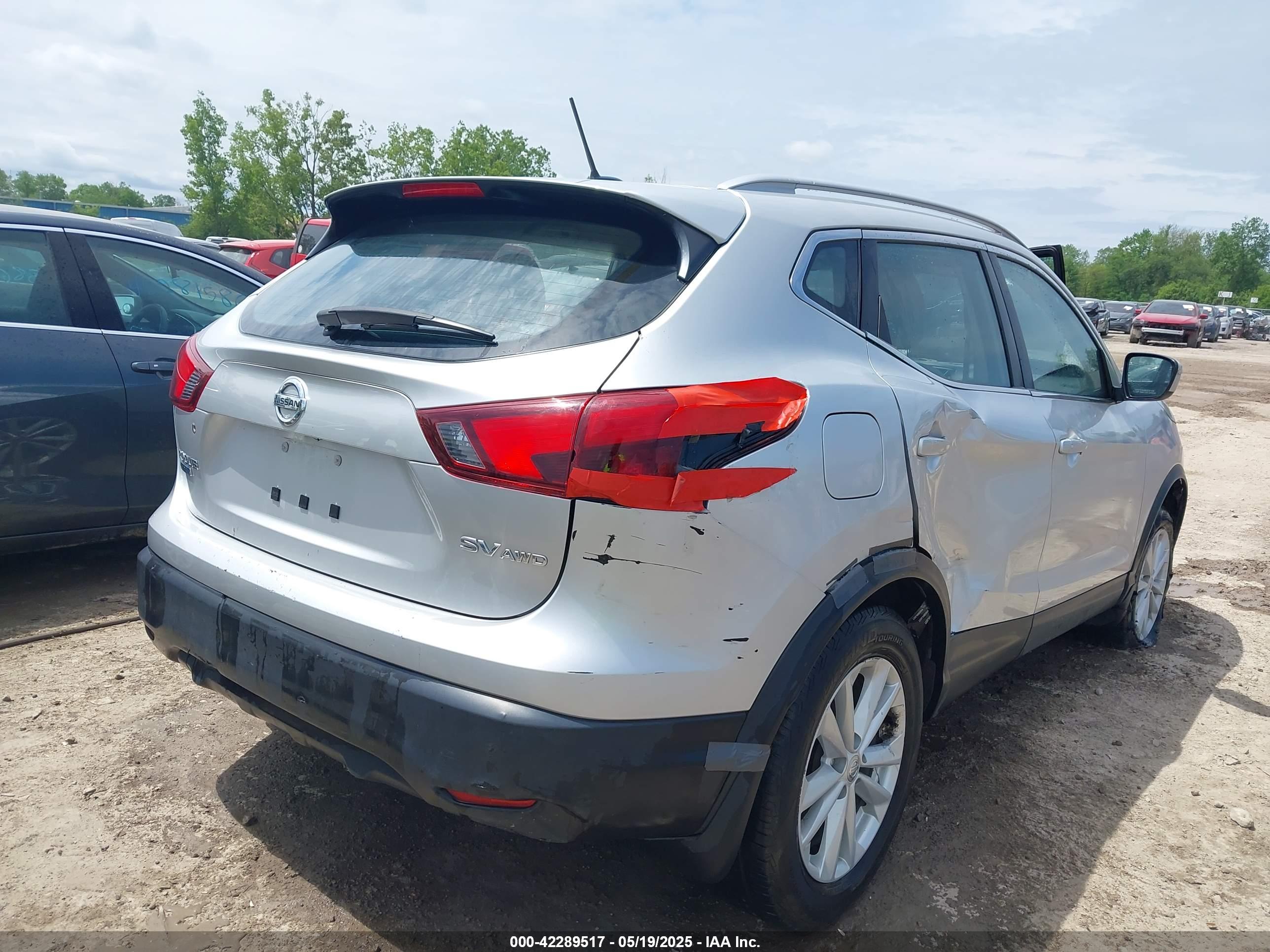 NISSAN ROGUE image 4