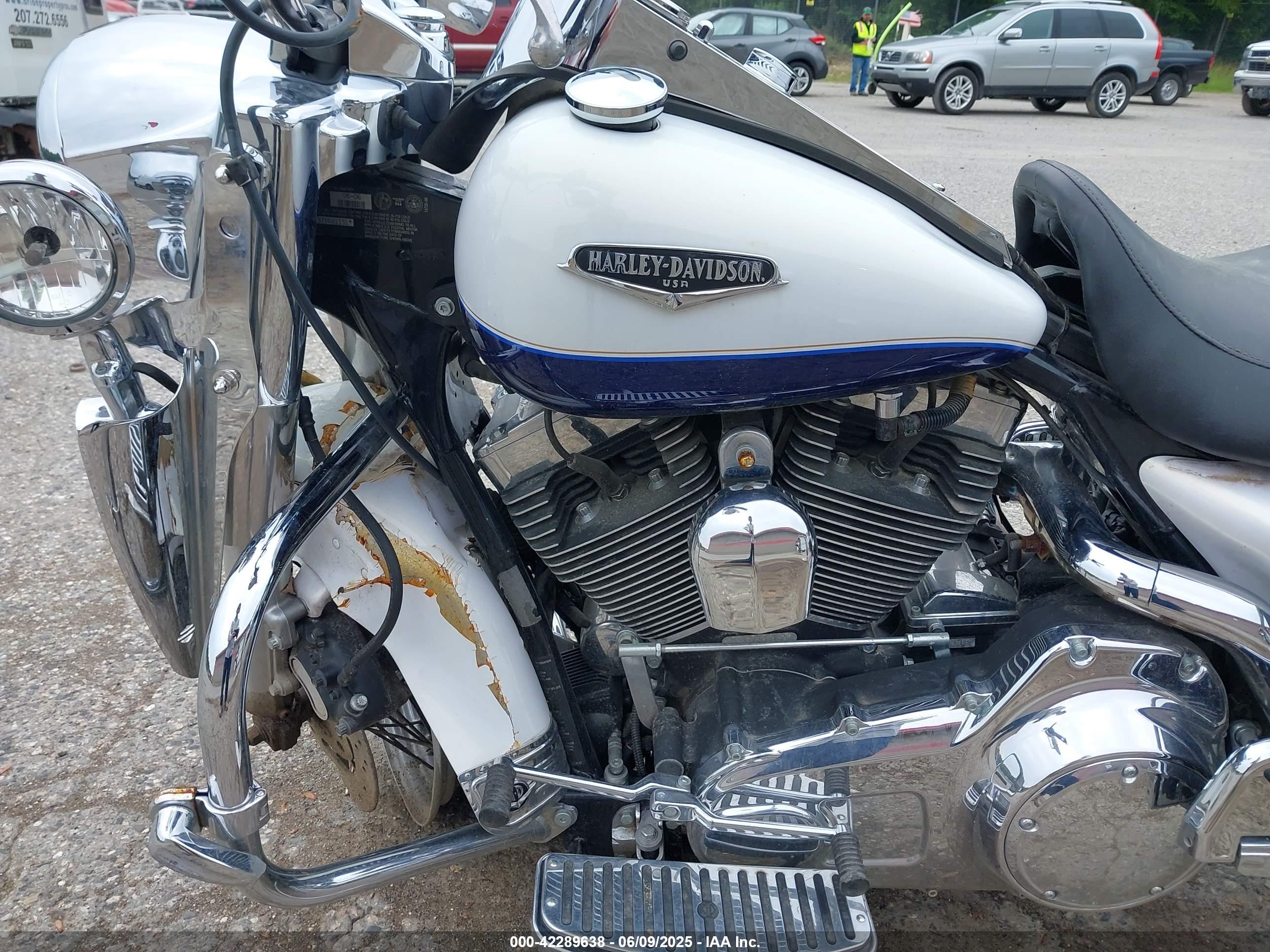 HARLEY-DAVIDSON FLHRCI image 9