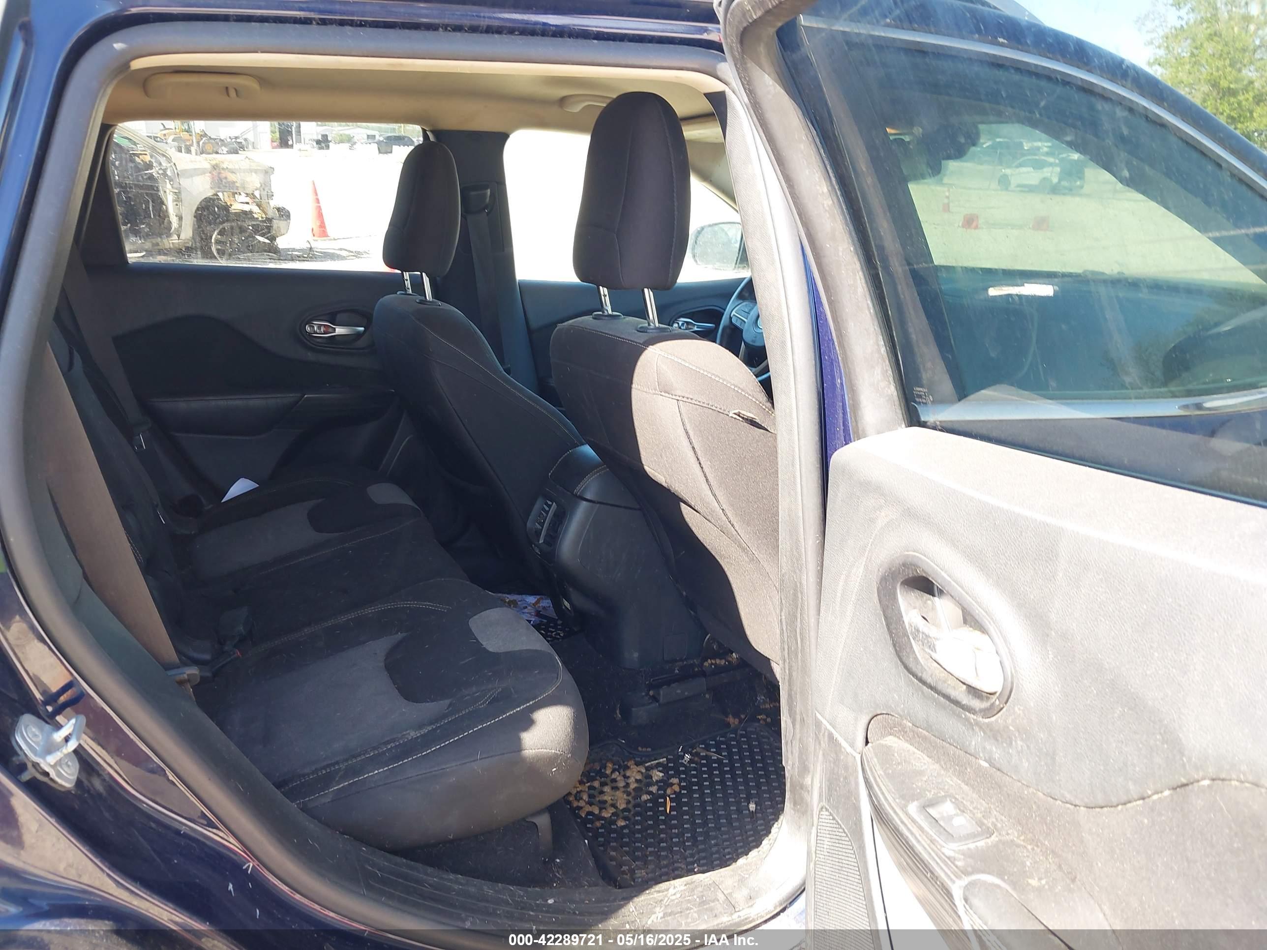 JEEP CHEROKEE image 8