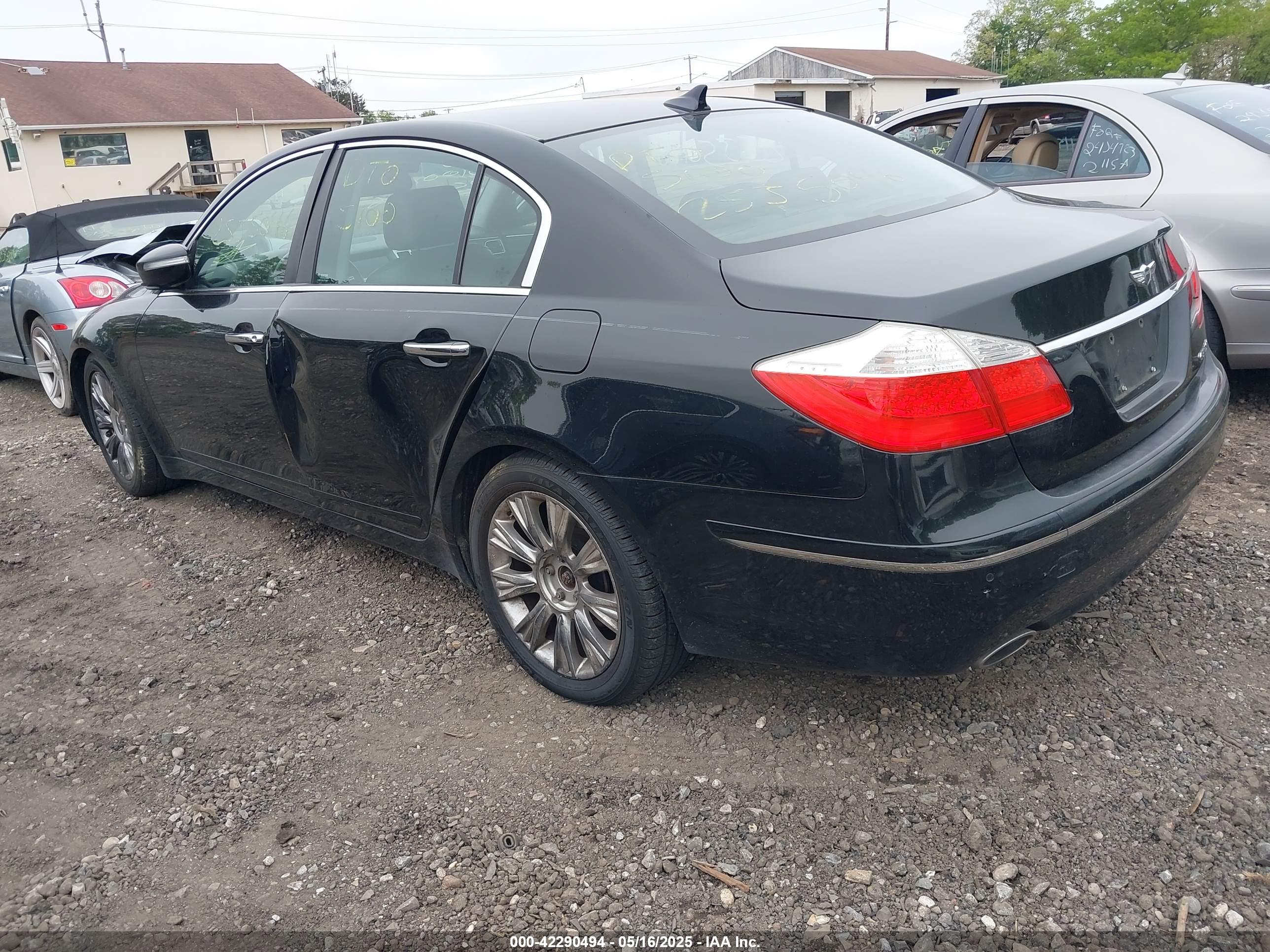 HYUNDAI GENESIS image 3