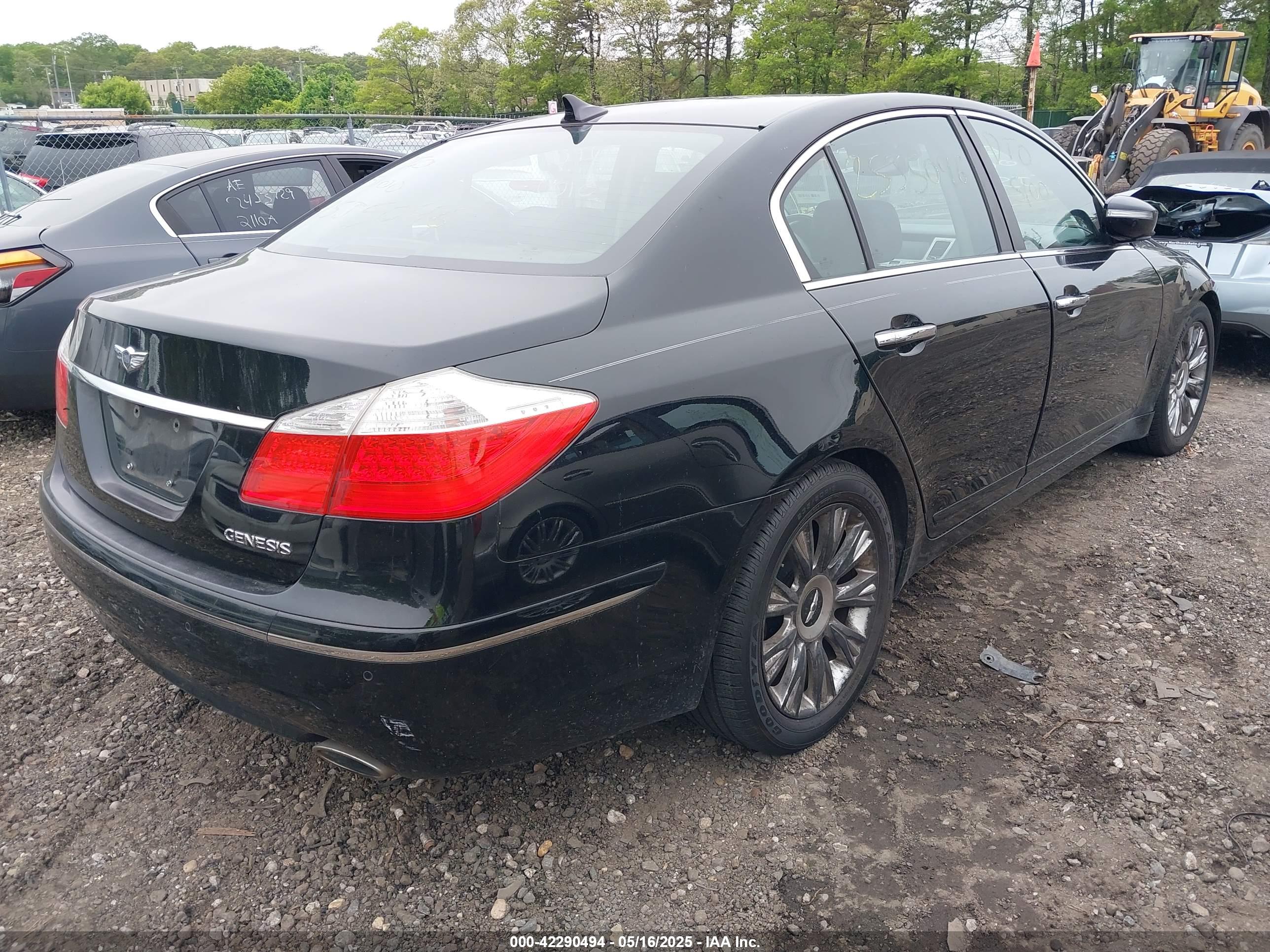 HYUNDAI GENESIS image 4